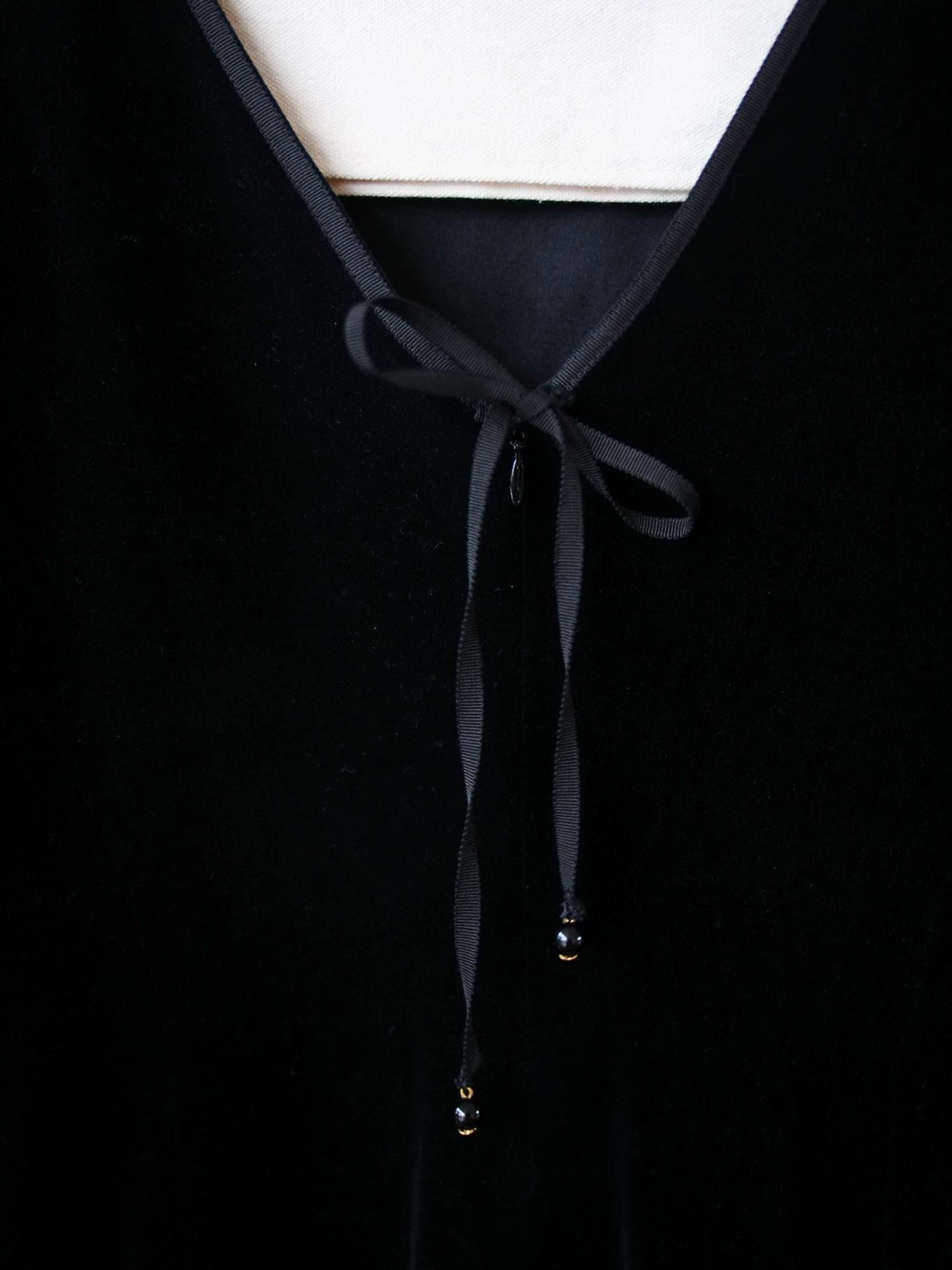 Chanel Chanel Vtg Black Velvet Dress w/ Deep V Open Back, Back Ties Size S / US 4 / IT 40 - 5 Thumbnail