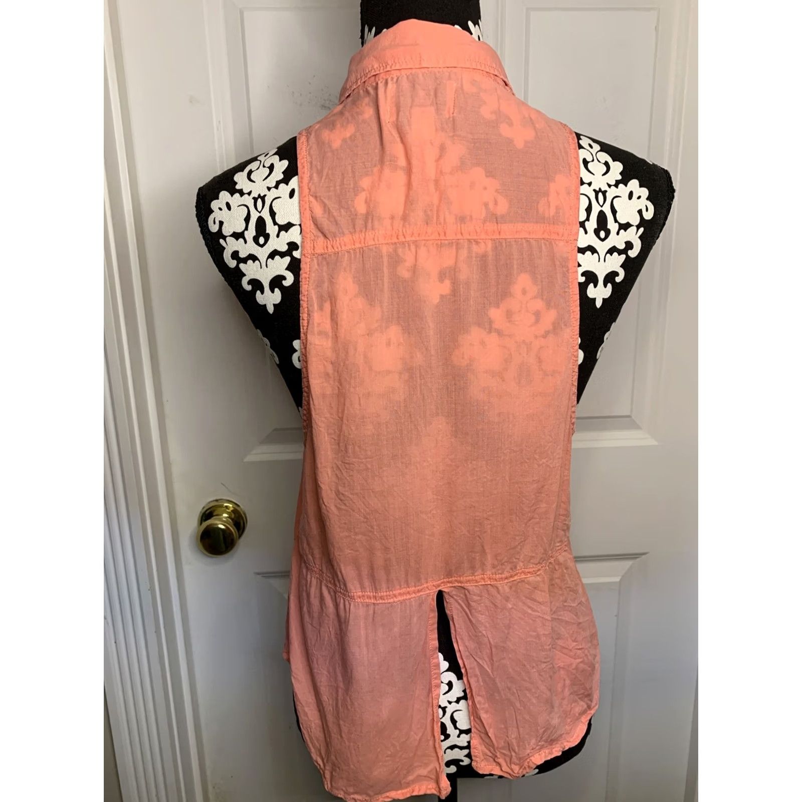 American Eagle Outfitters American Eagle Women’s Tank Top Button Up XS S Sheer Sleeveless Peach/Pink Collared Casual Womens Size S / US 4 / IT 40 - 5 Thumbnail