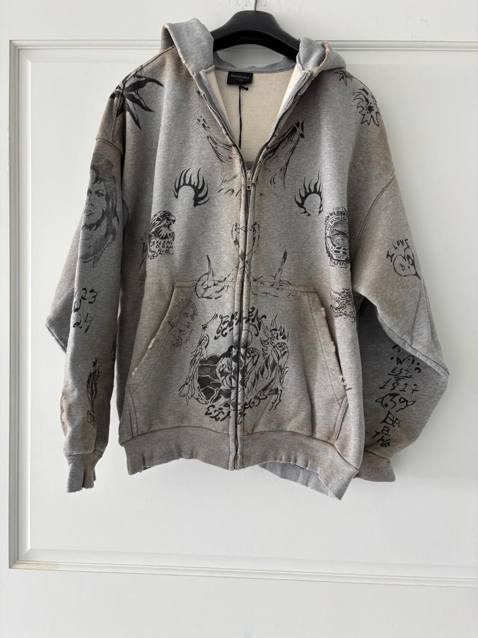 BALENCIAGA タトゥーデザイン メルトン ジップ フーディー ロゴ Balenciaga Tattoo Hoodie | Grailed