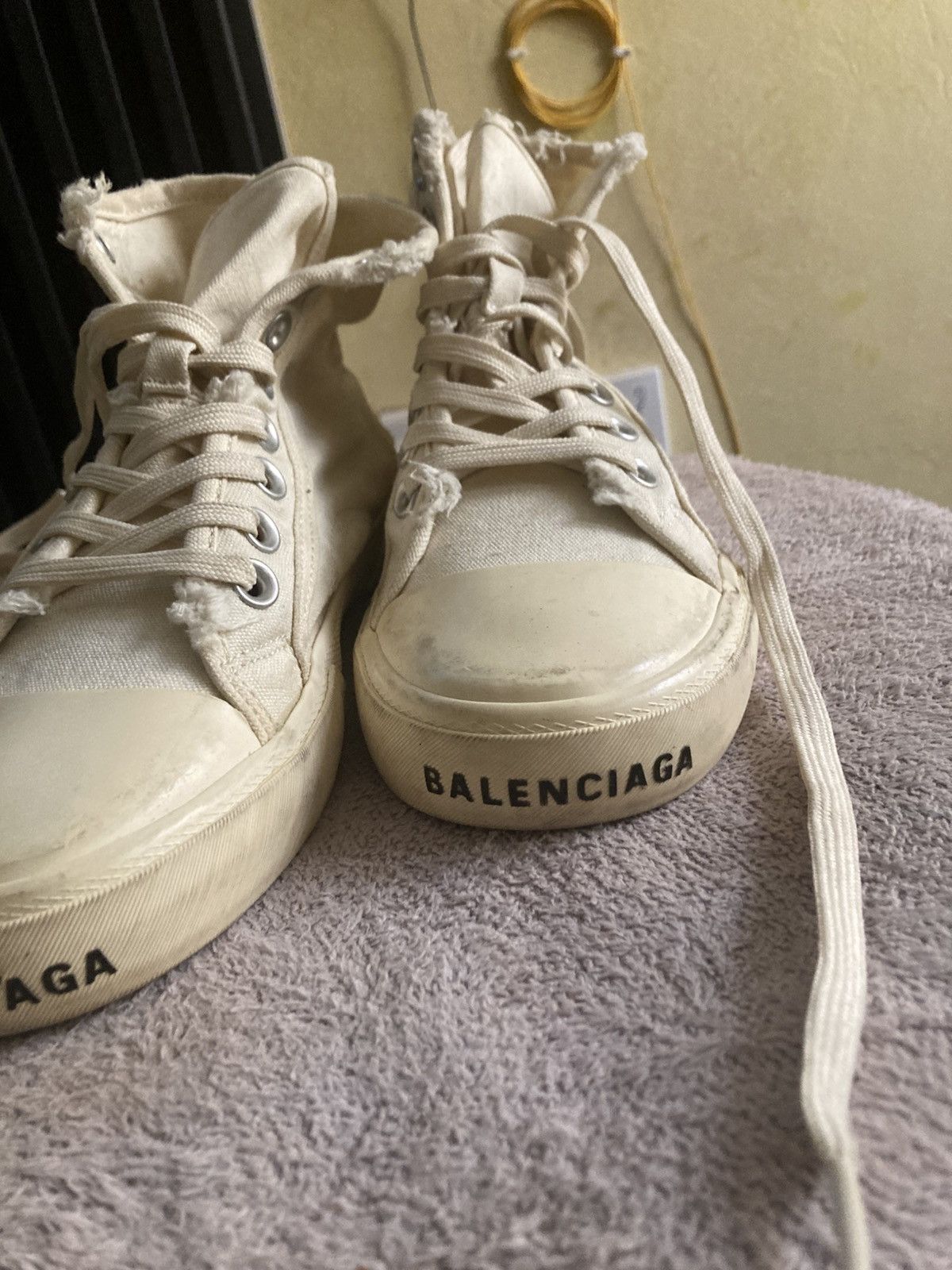 Balenciaga Balenciaga Ivory Paris Distressed High-Top Sneaker Shoes 37 Size US 7 / IT 37 - 3 Thumbnail