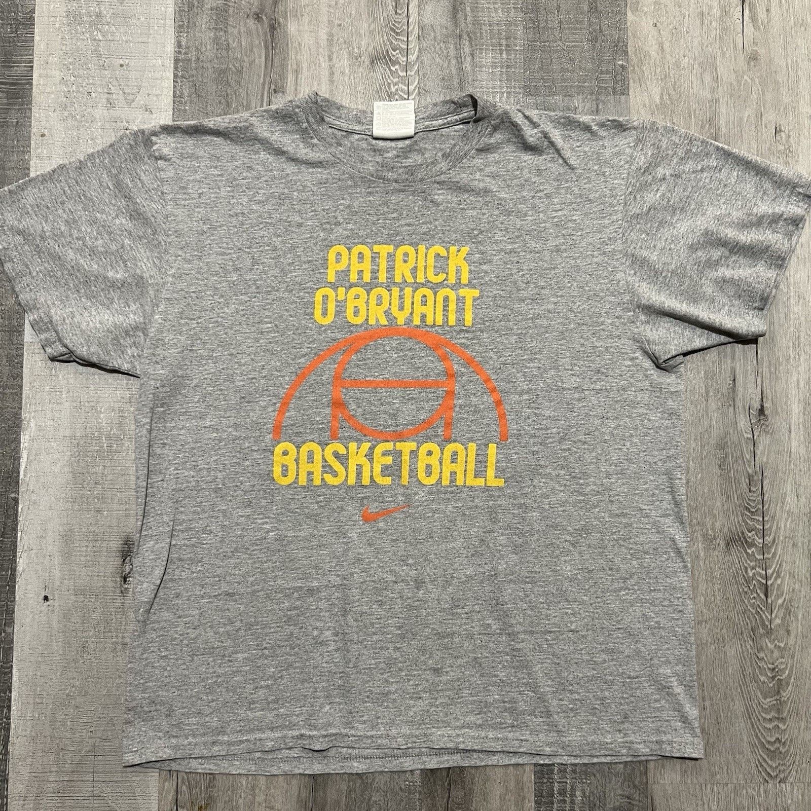 Nike VTG Nike T Shirt Grey Y2K Patrick O'Bryant Basketball 2006 Size US M / EU 48-50 / 2 - 1 Thumbnail