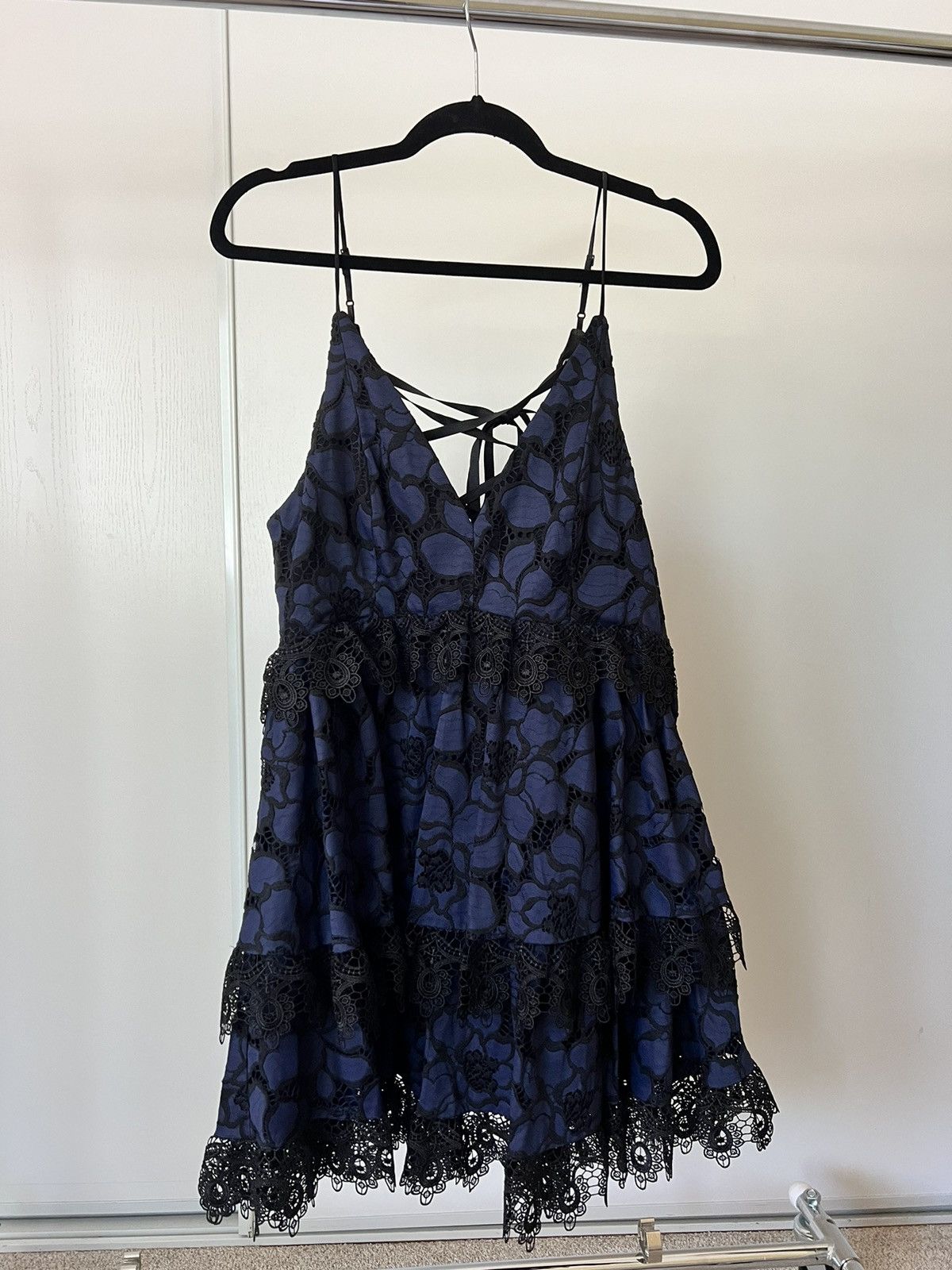 Kendall And Kylie Kendall + Kylie | Tiered Lace Dress Size M / US 6-8 / IT 42-44 - 1 Thumbnail