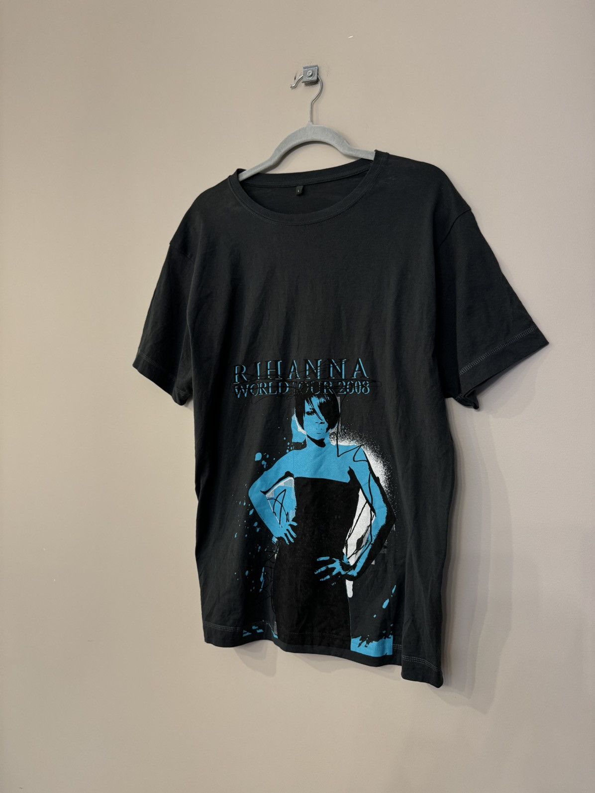 Rihanna Rihanna 2008 World Tour Vintage t shirt rare Size US L / EU 52-54 / 3 - 2 Thumbnail