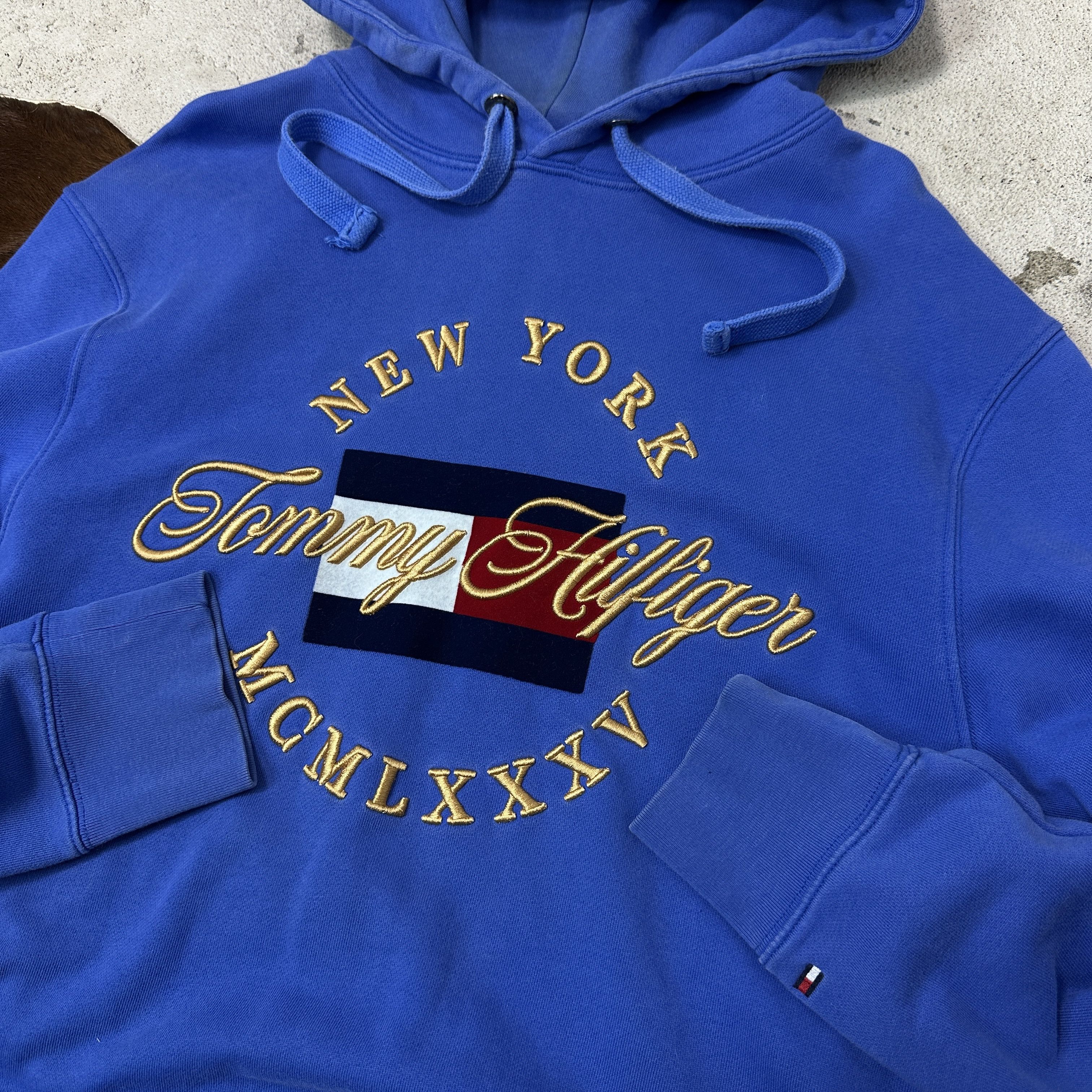 Tommy Hilfiger Vintage Streetwear Sporty Tommy Hilfiger Hoodie Y2K Size US M / EU 48-50 / 2 - 3 Thumbnail