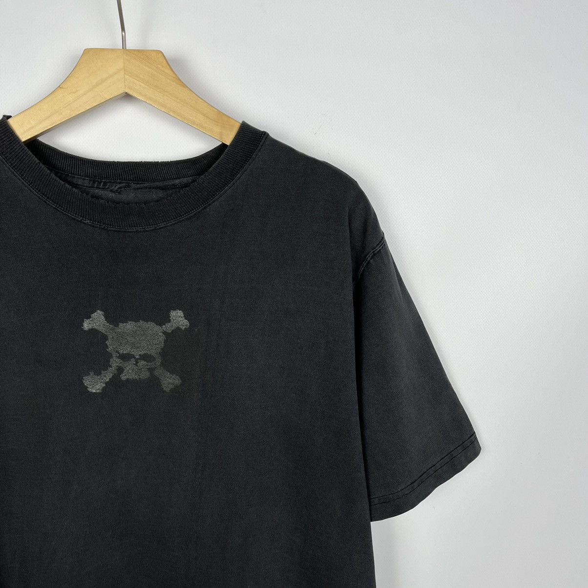 Oakley Vintage Oakley software rare Skulls sunfaded tee 2000’s Size US XL / EU 56 / 4 - 3 Thumbnail