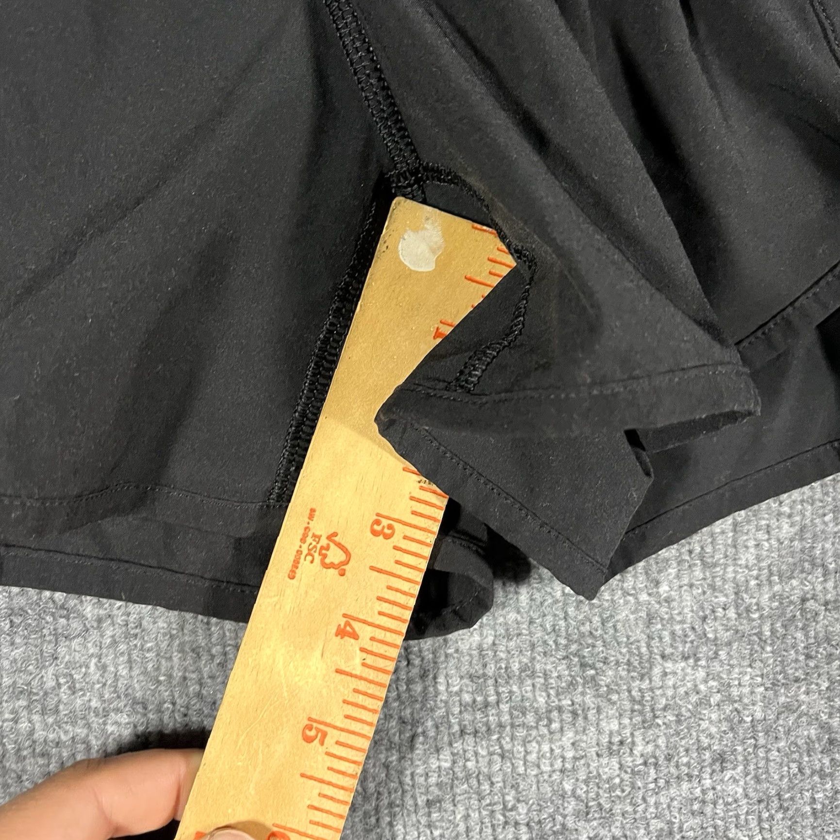Lululemon Lululemon Women’s 4 Black Tracker 3" Inseam Activewear Lined Shorts Shirt? Size 27" / US 4 / IT 40 - 5 Thumbnail