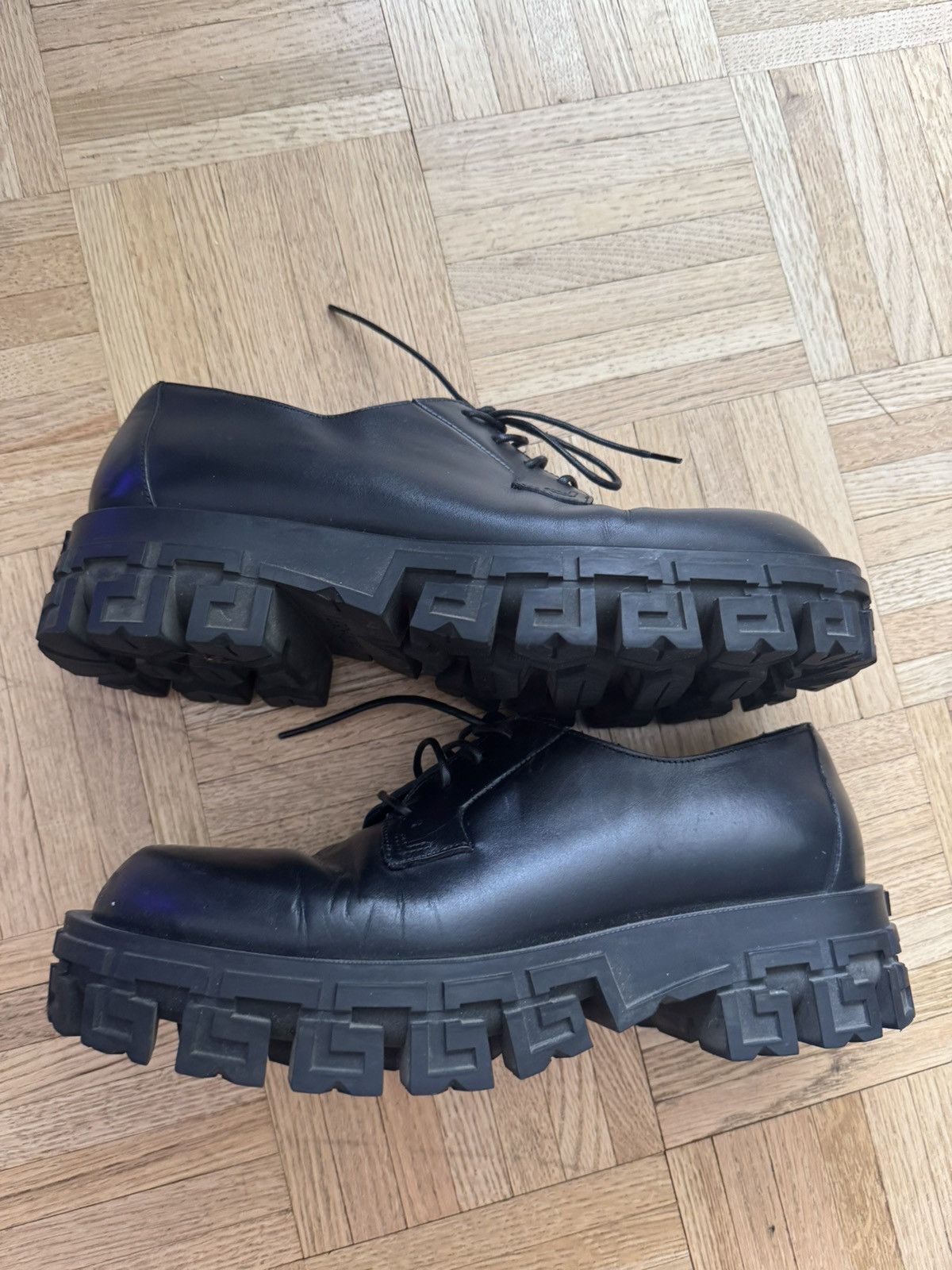 Versace Black leather shoes Size US 8 / EU 41 - 2 Thumbnail
