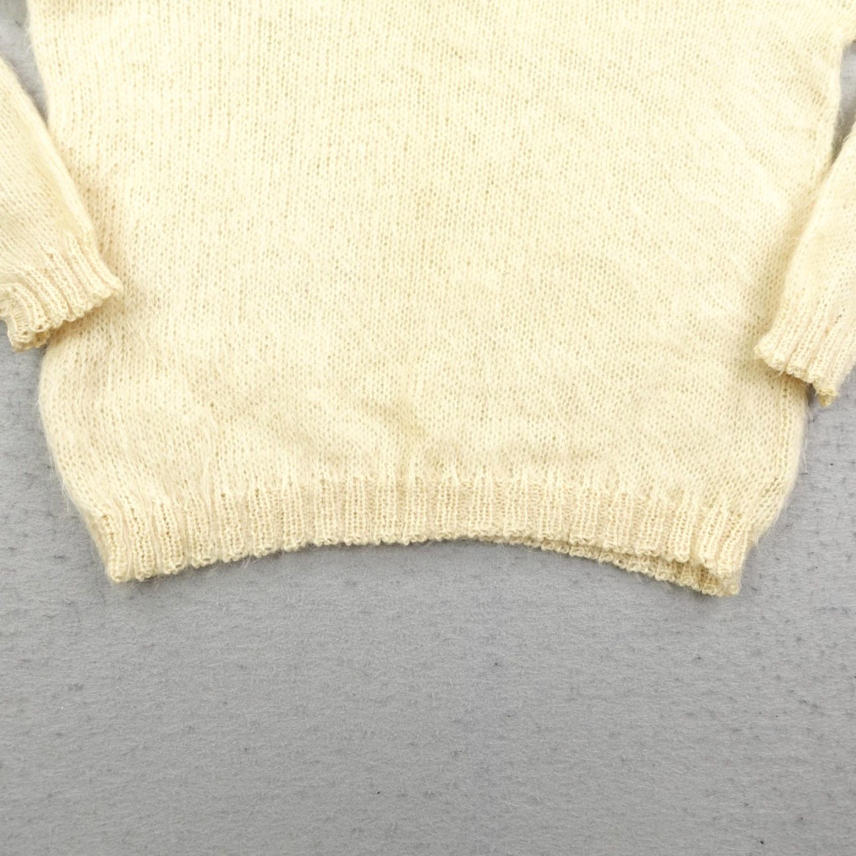 Vintage VINTAGE Garland Sweater Womens Medium Beige Knit V Neck Pullover Acrylic 50s Size M / US 6-8 / IT 42-44 - 3 Thumbnail