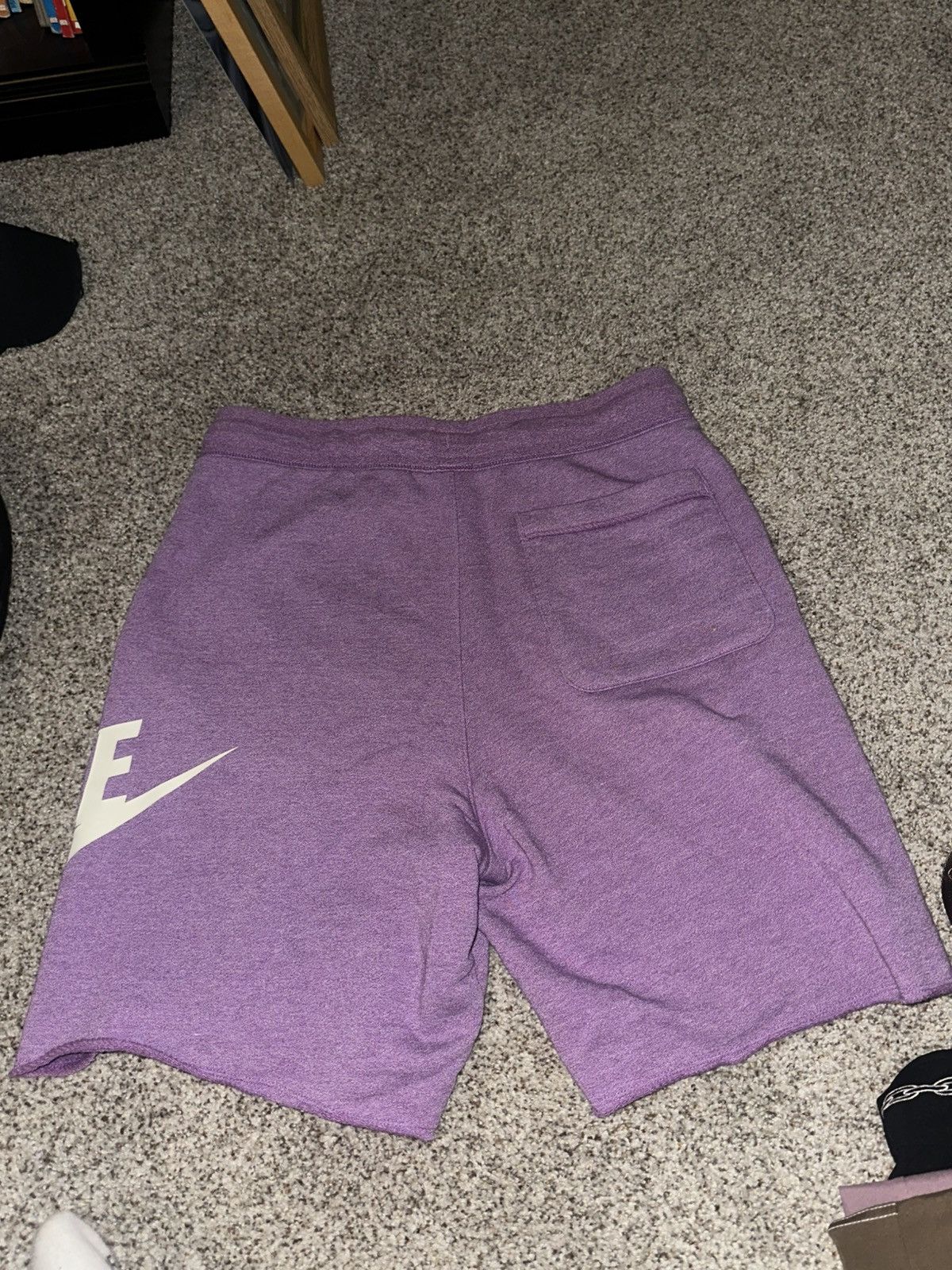 Nike Nike sweat shorts purple SMALL Size US 30 / EU 46 - 2 Thumbnail