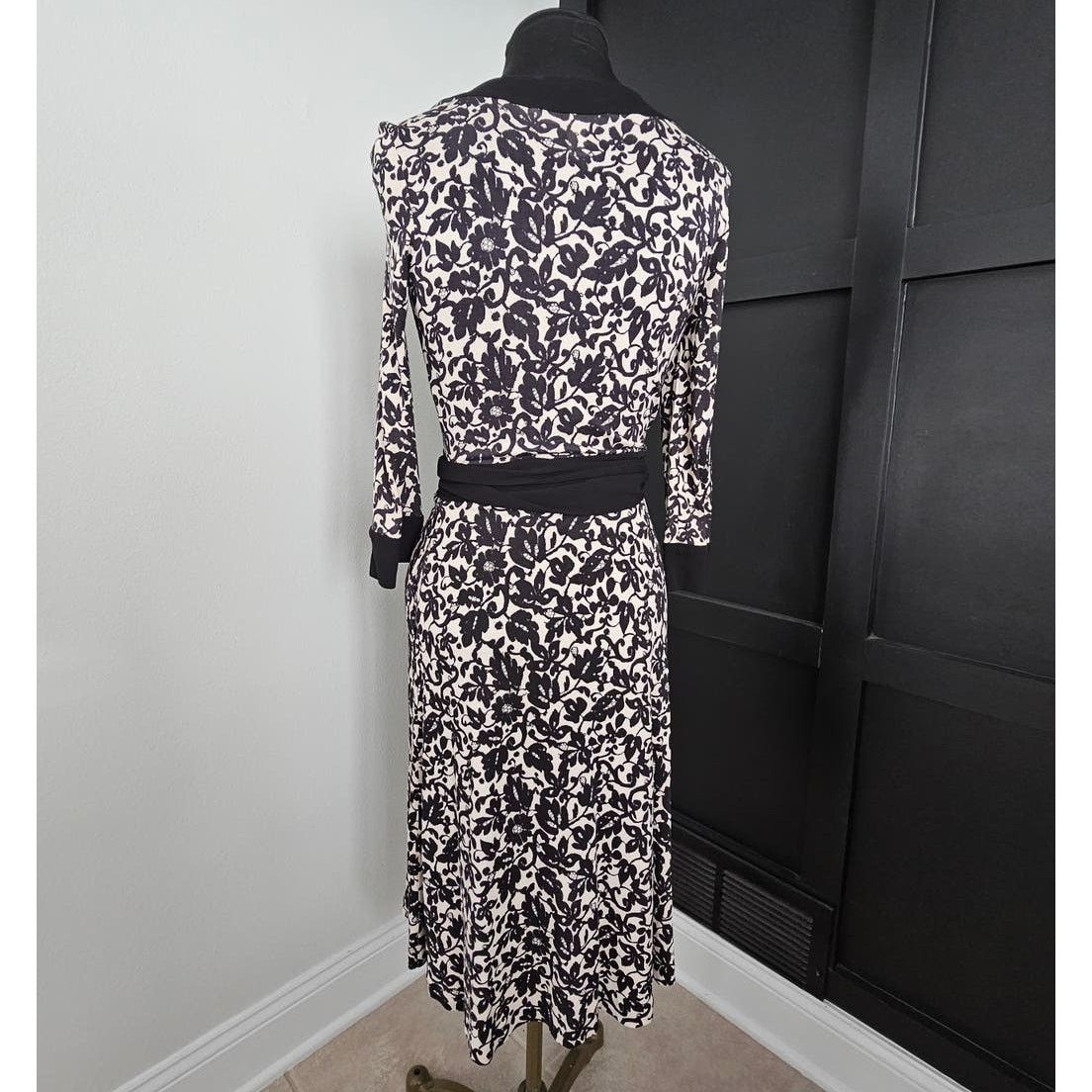 Diane von Furstenberg Diane Von Furstenberg Women's 100% Silk Wrap Floral Dress 4 Size S / US 4 / IT 40 - 3 Thumbnail