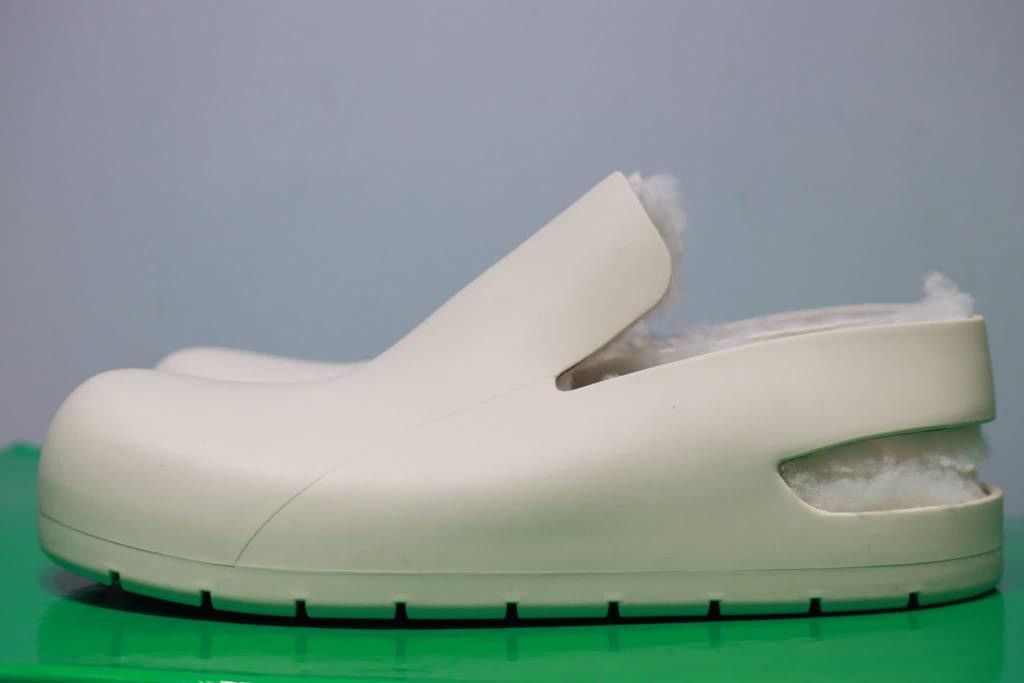Bottega Veneta o1rshd / Puddle Shearling Cozy Low Top Shoes in Sea Salt Size US 11 / EU 44 - 12 Thumbnail