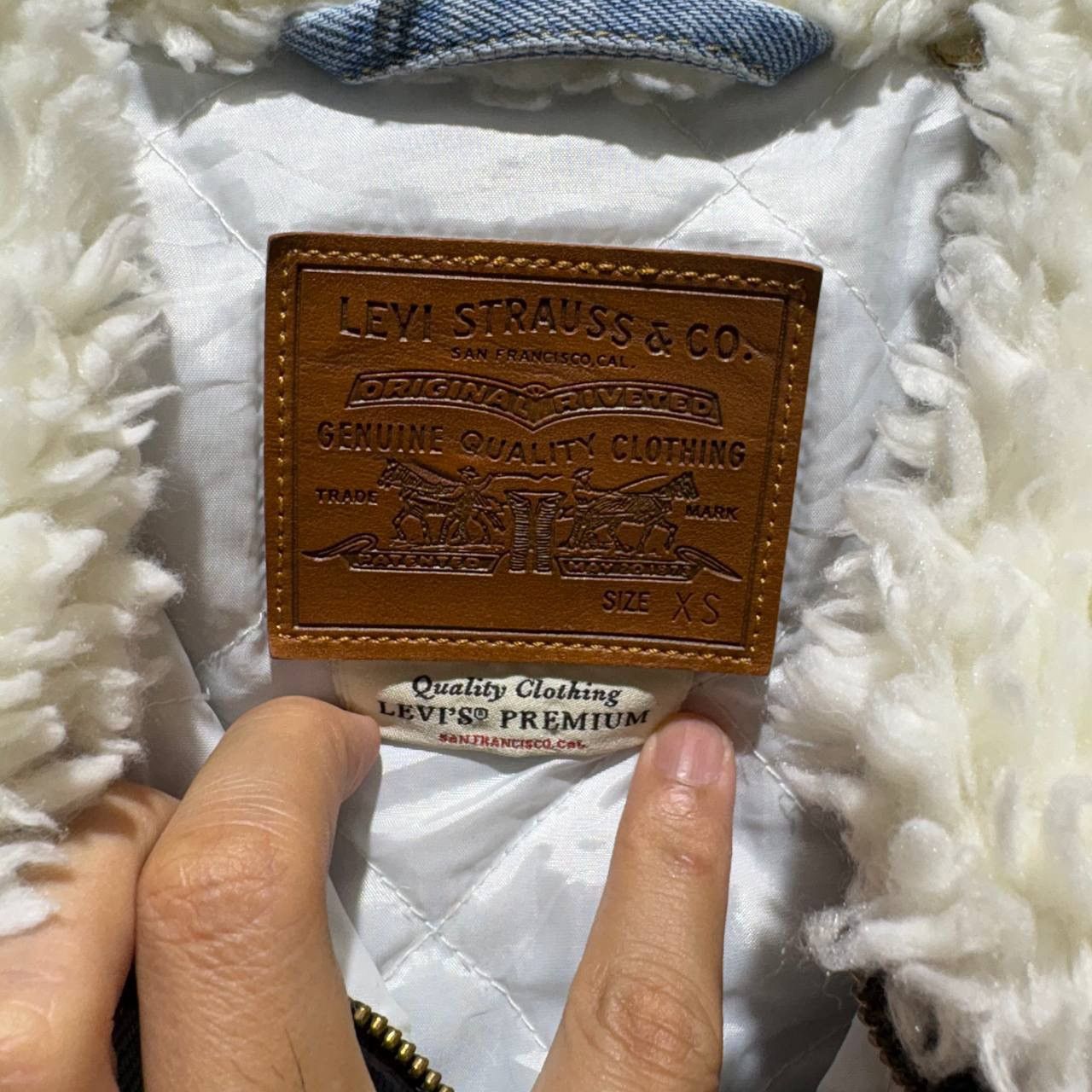 Levi's Vintage Clothing Levis Retro Sherpa Boxy Crop Denim Trucker Jacket Size US XS / EU 42 / 0 - 12 Thumbnail