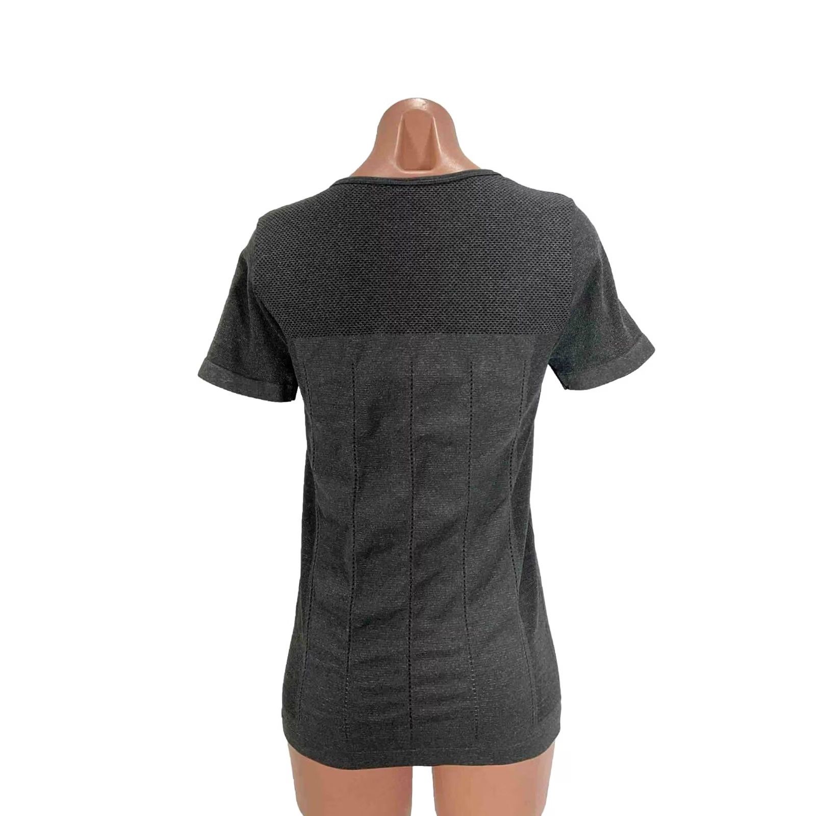 Fabletics VINTAGE Fabletics Delta Seamless Short-Sleeve Tee Top Dark Grey/Vanilla Large Womens Size L / US 10 / IT 46 - 4 Thumbnail