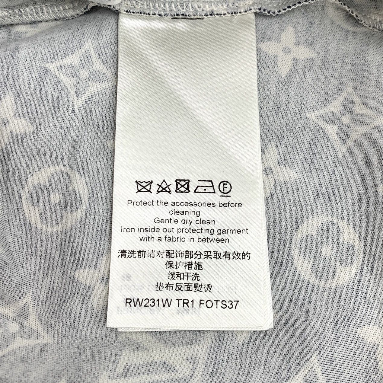 Louis Vuitton Louis Vuitton 23 collection Black Logo Cotton T-Shirt Size S / US 4 / IT 40 - 7 Thumbnail