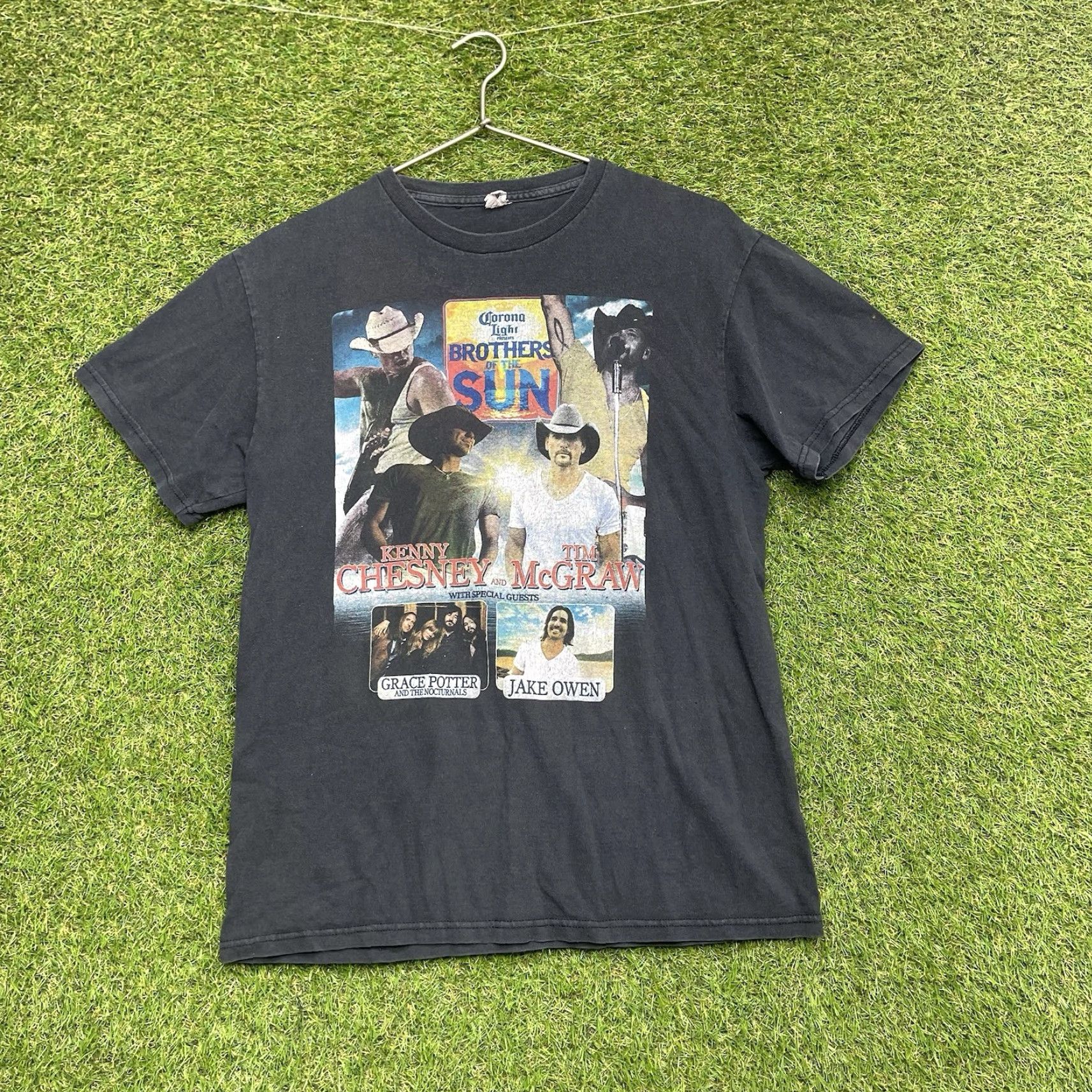 Vintage VINTAGE Brothers Of The Sun Shirt Mens Medium 2012 Tour Graphic Country Tim McGraw y2k Size US M / EU 48-50 / 2 - 2 Thumbnail