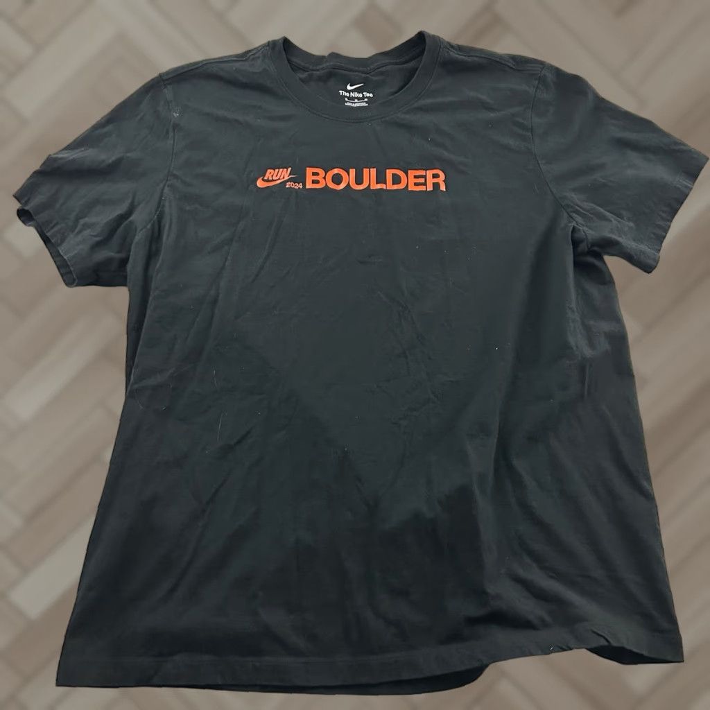 Nike Nike Boulder 2024 Short Sleeve T-Shirt Men XL Black Orange Size US XL / EU 56 / 4 - 1 Thumbnail