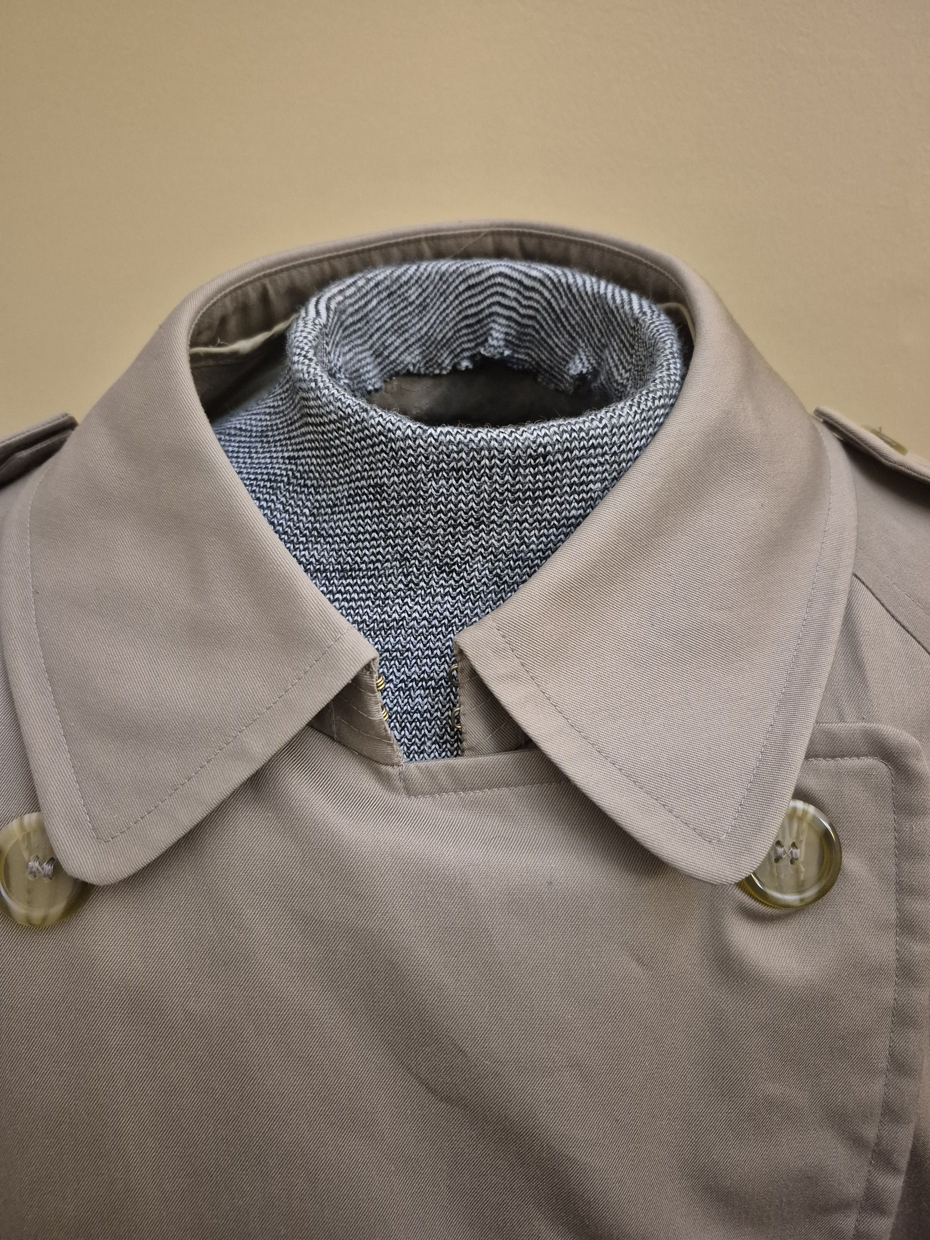 Burberry Burberry Tan Double Breast Trenchcoat Size 44 L Size US XL / EU 56 / 4 - 2 Thumbnail
