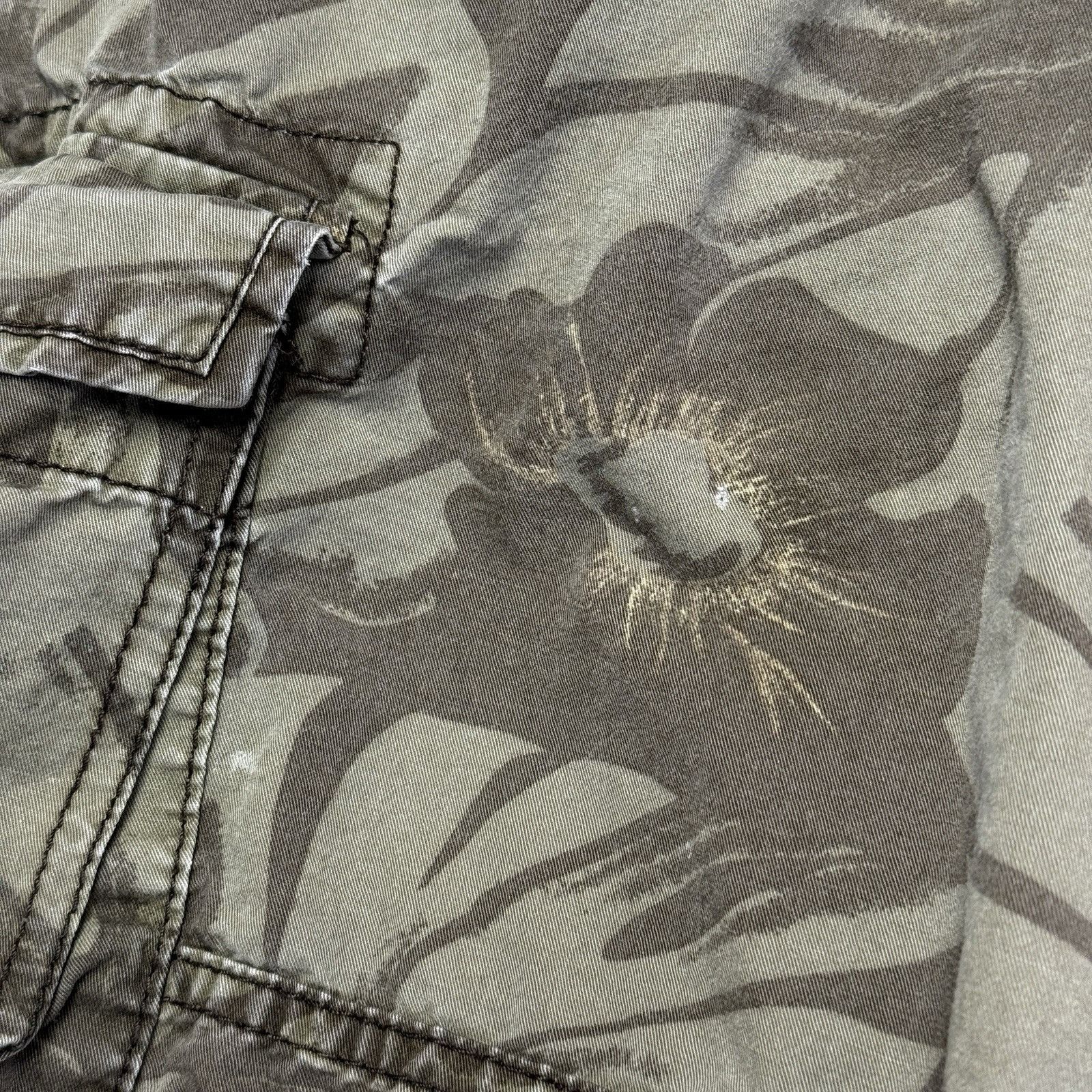 Old Navy Old Navy Supply Co Camouflage Cargo Shorts Regular Issue Size US 31 - 3 Thumbnail