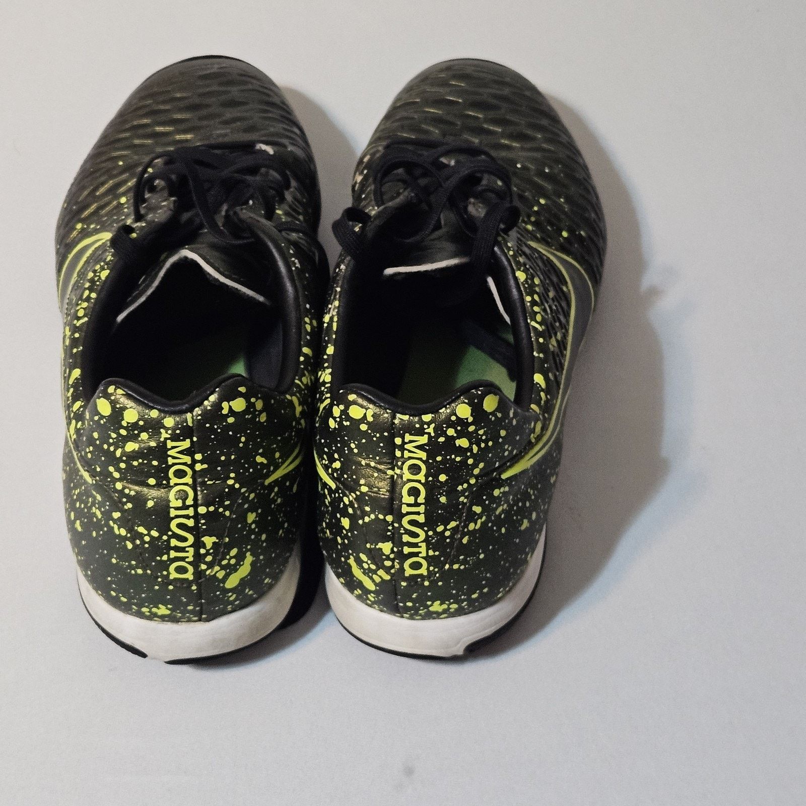 Nike NIKE MAGISTA ONDA IC HYPER Sneakers Men's SIZE 10 EUC Size US 10 / EU 43 - 6 Thumbnail