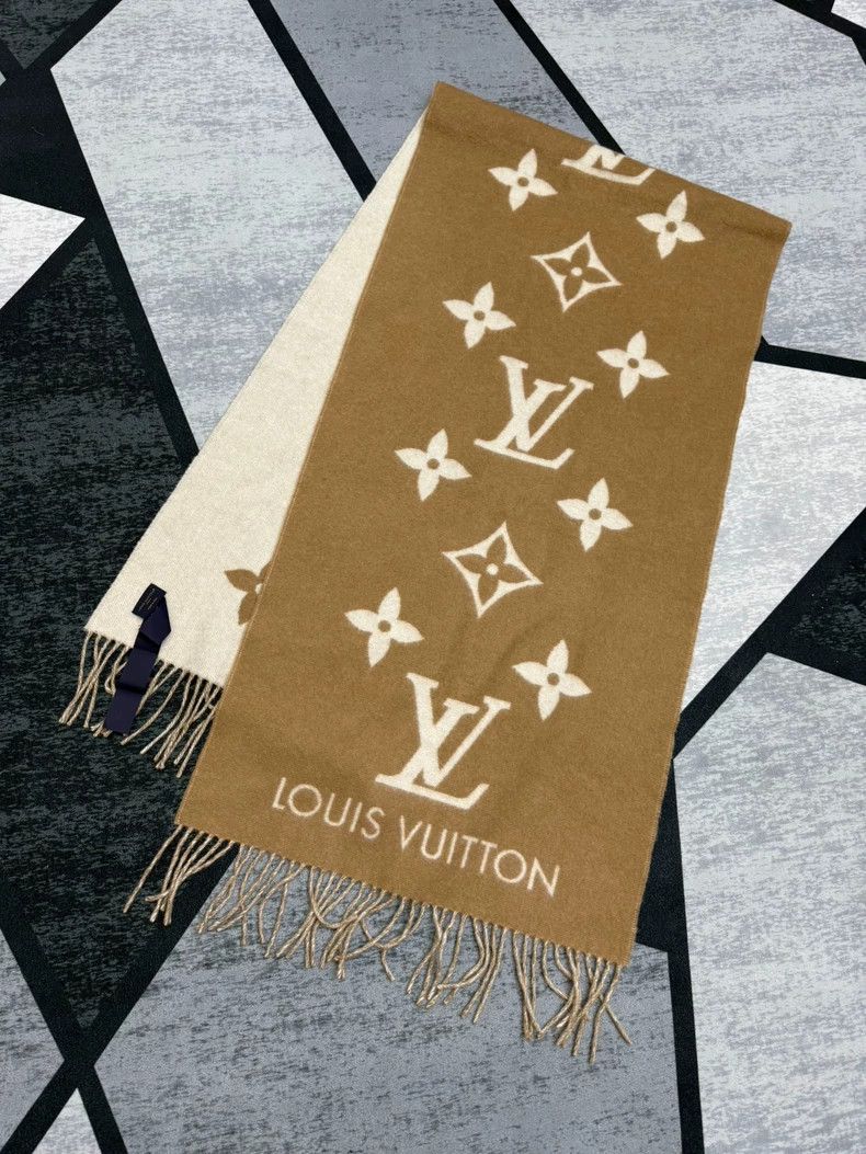 Louis Vuitton Old flower full print cream tea color cashme