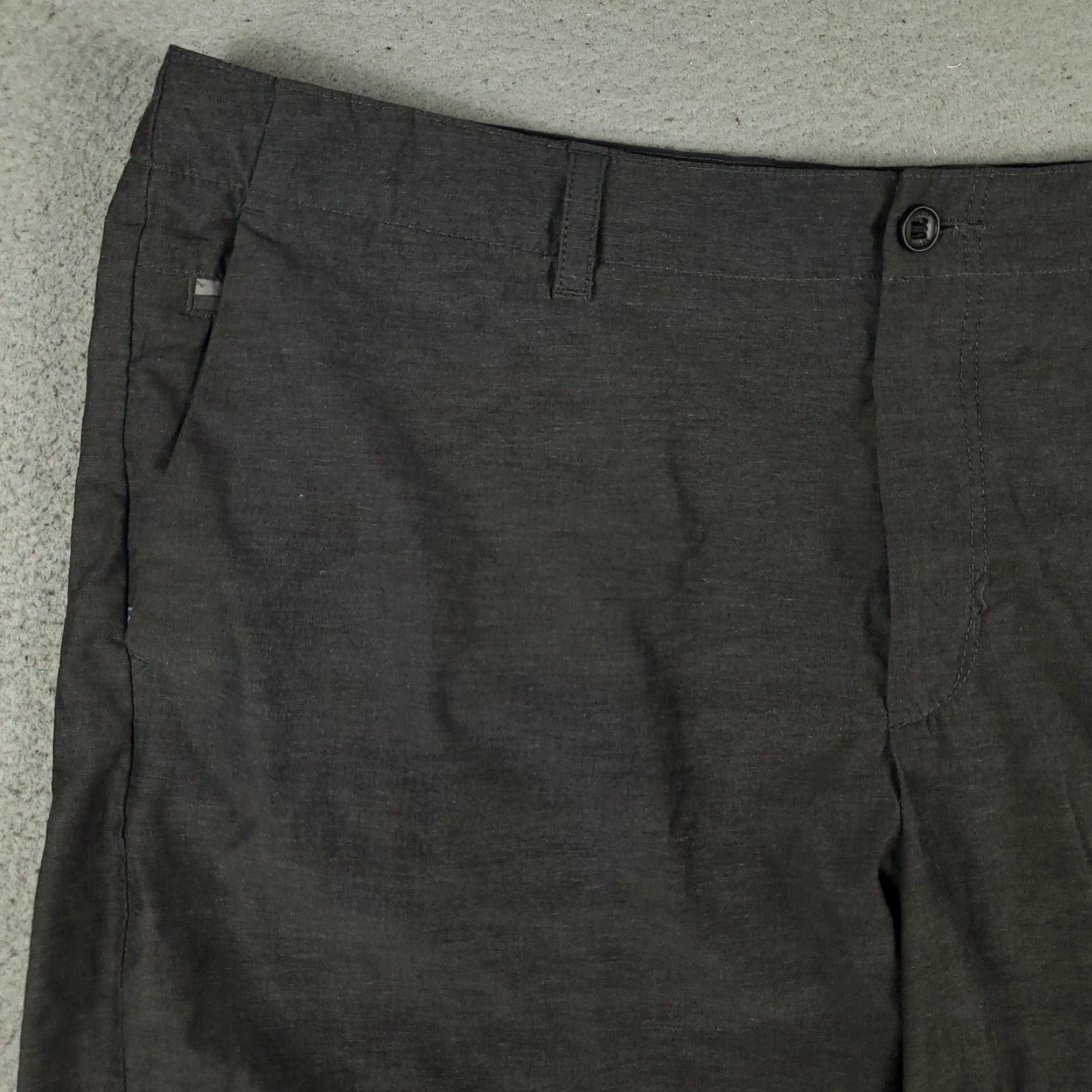 Tommy Bahama VINTAGE Tommy Bahama Men's Shorts Size 40 Gray Chino Flat Front Casual Summer Size US 40 / EU 56 - 2 Thumbnail
