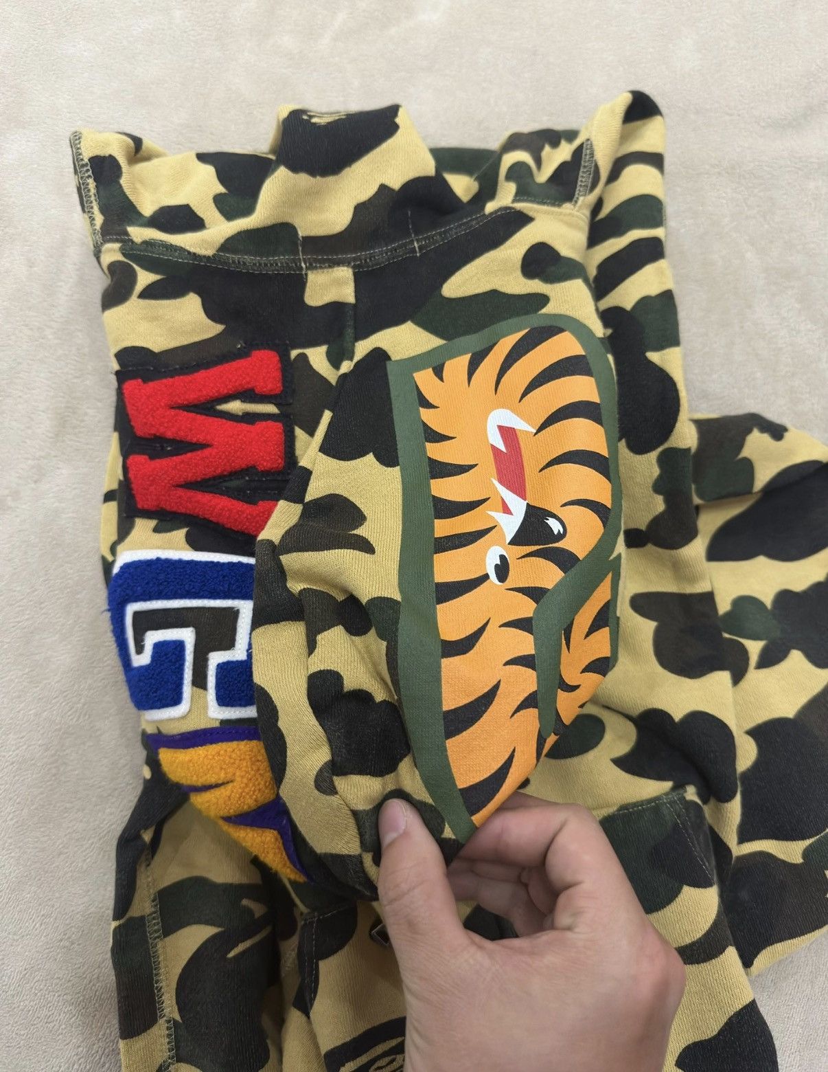 Bape BAPE 1st Yellow Camo Shark Hoodie K5 Size US S / EU 44-46 / 1 - 9 Thumbnail