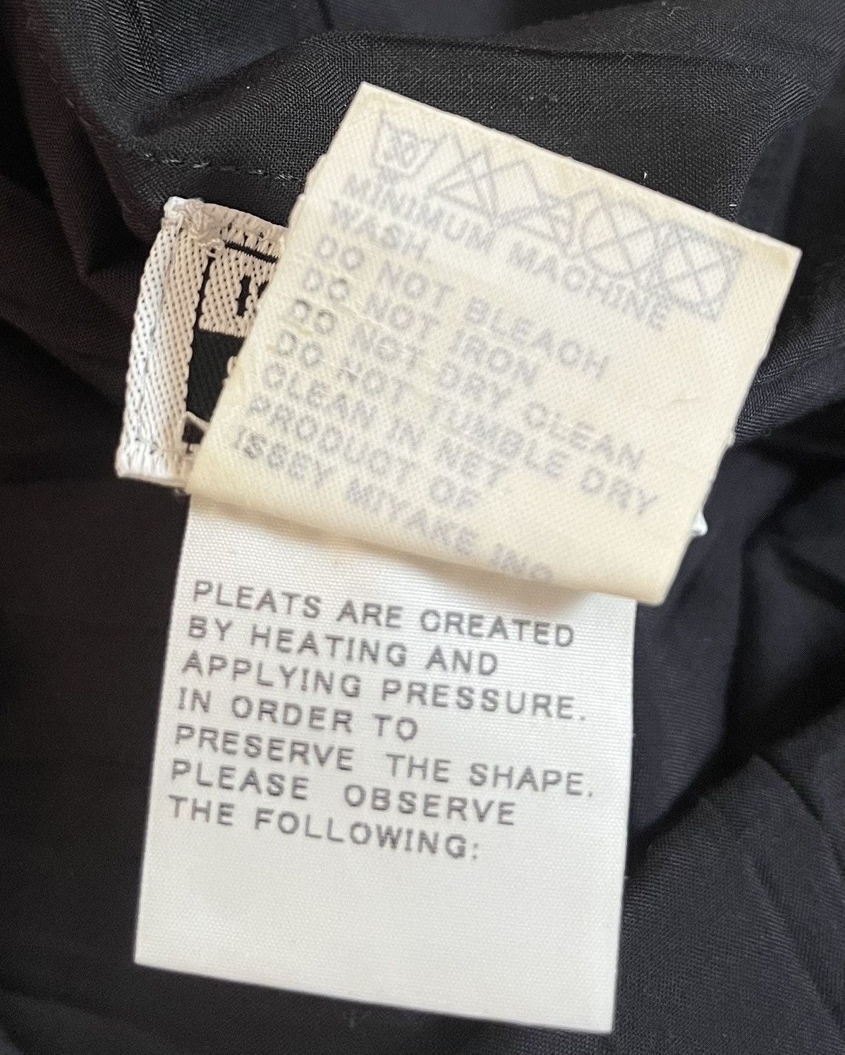Issey Miyake TAX FREE 🇺🇸 issey miyake fete pleated long button up shirt Size US S / EU 44-46 / 1 - 4 Thumbnail