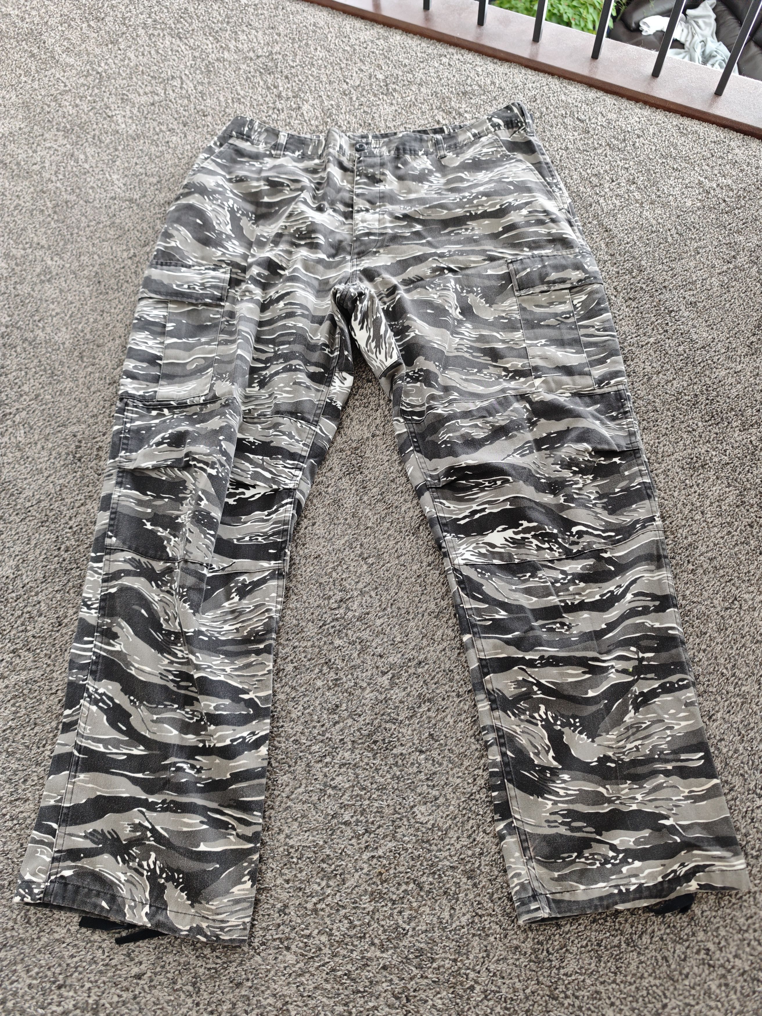 Rothco vintage military surplus tiger camo cargo pants, baggy, Size US 42 / EU 58 - 2 Thumbnail