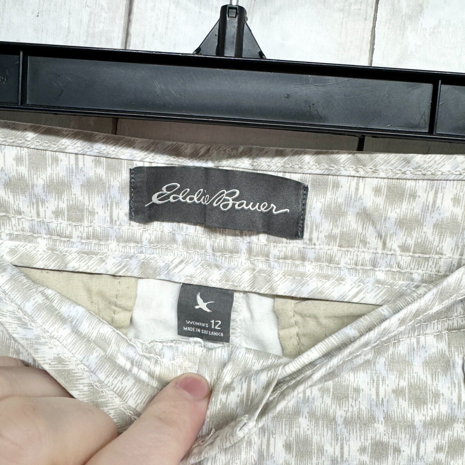 Eddie Bauer Eddie Bauer Shorts Women Size 12 Chino Mid-Rise 4.5" Inseam Size 34" / US 12 / IT 48 - 2 Thumbnail