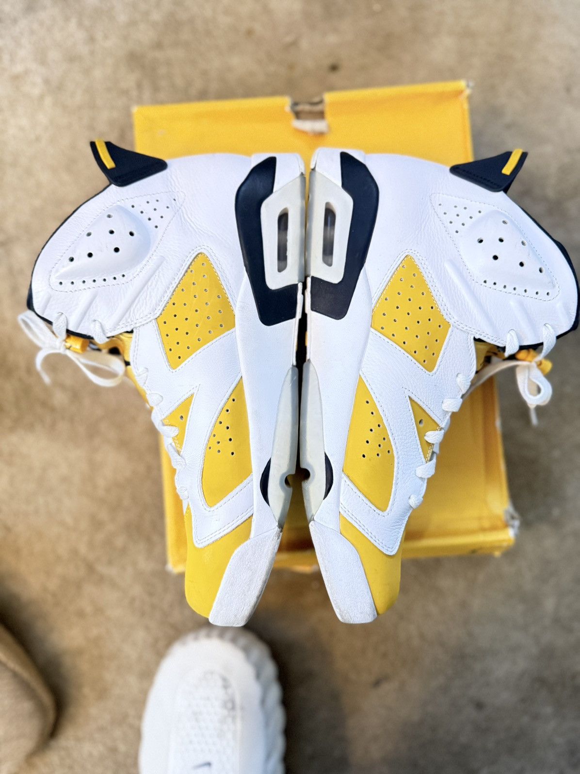 Jordan Brand Yellow Orchid Jordan 6 Size US 13 / EU 46 - 2 Thumbnail