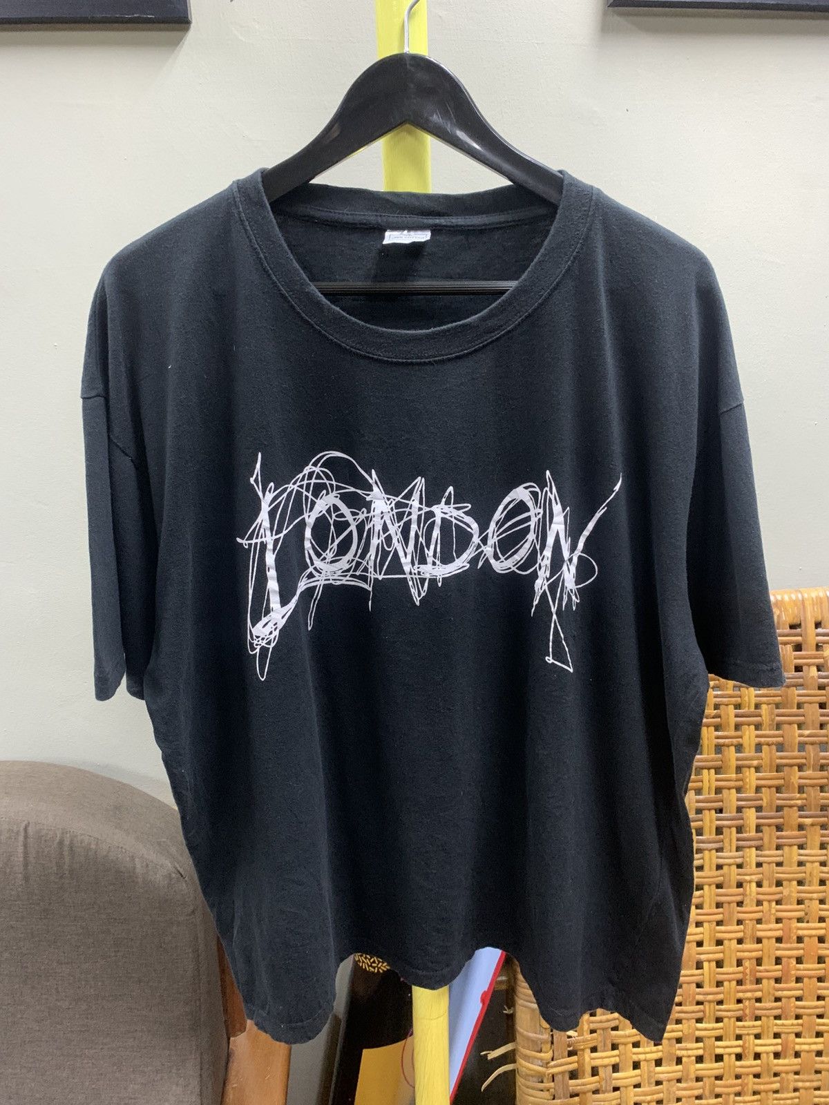 VINTAGE EUROPE URBAN ATTITUDE LONDON STENCIL TEE