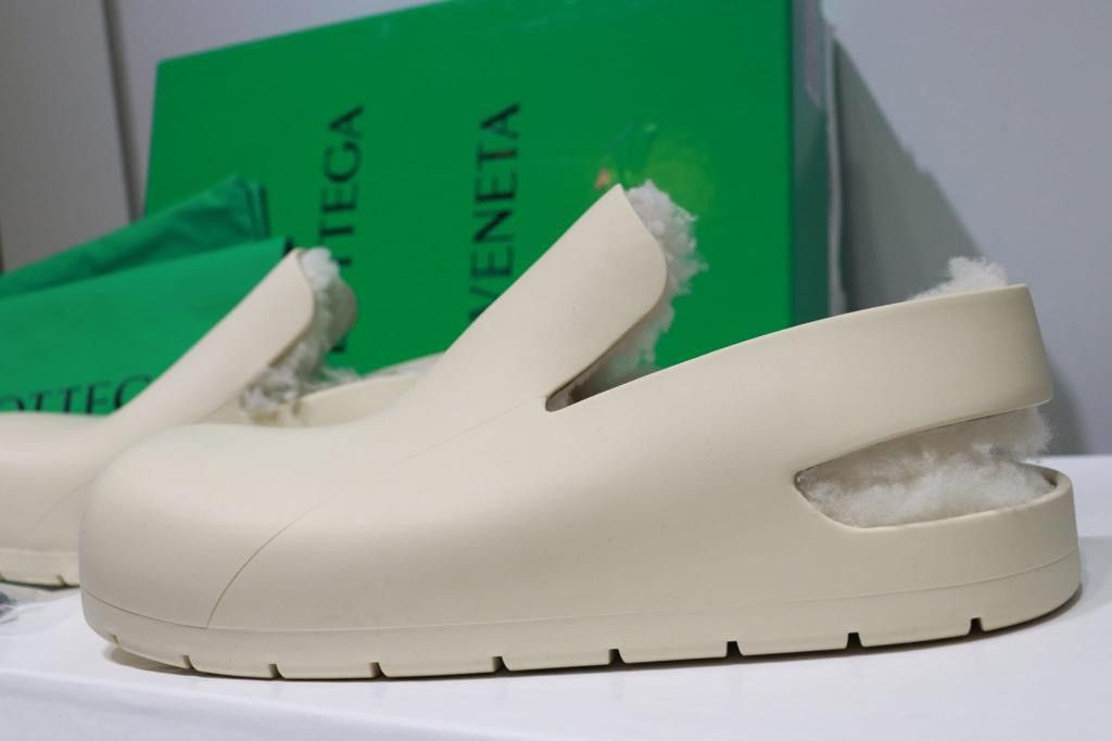 Bottega Veneta o1rshd / Puddle Shearling Cozy Low Top Shoes in Sea Salt Size US 11 / EU 44 - 14 Thumbnail