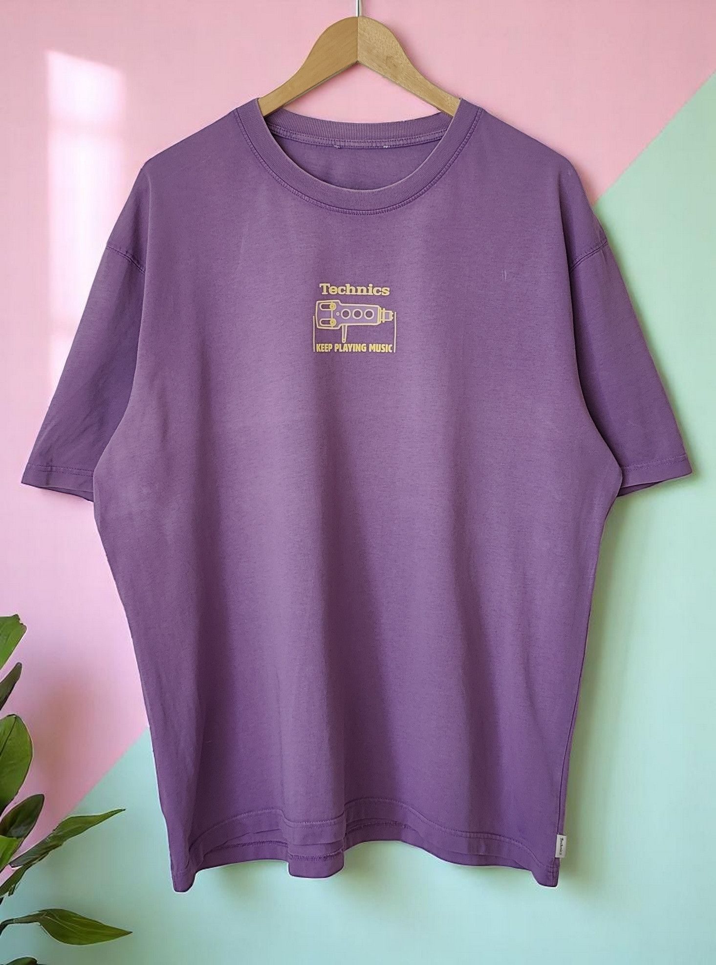 Other Vintage Technics Keep Playing Music 90s Y2K Tshirt Size US XL / EU 56 / 4 - 1 Thumbnail