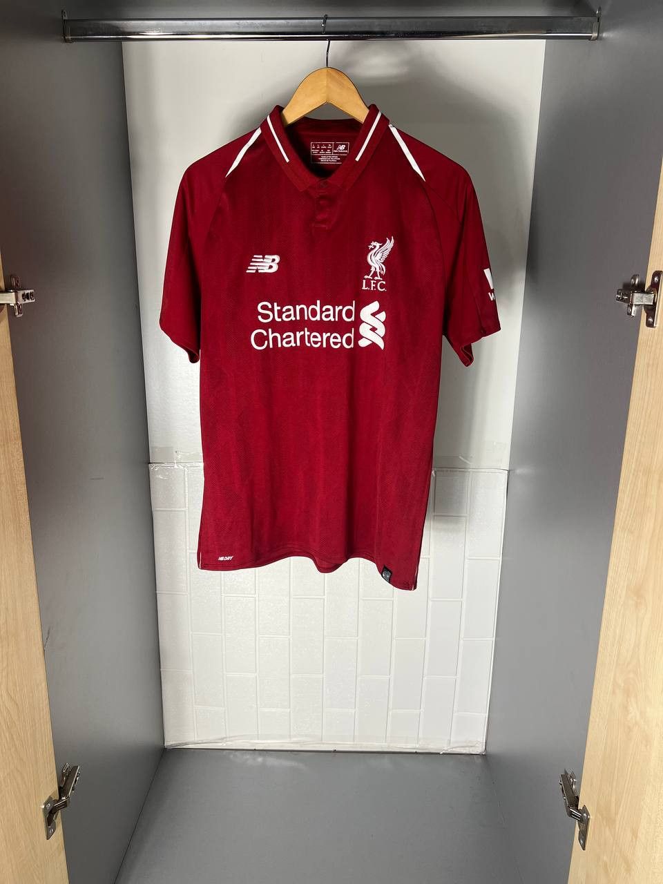 New Balance VINTAGE NEW BALANCE FC LIVERPOOL ENGLAND SOCCER JERSEY RETRO Size US L / EU 52-54 / 3 - 1 Thumbnail