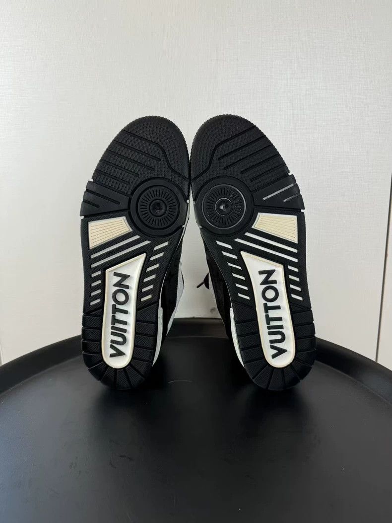 Louis Vuitton Louis Vuitton Black and white emboss presbyopic trainer sn Size US 9.5 / EU 42-43 - 5 Thumbnail
