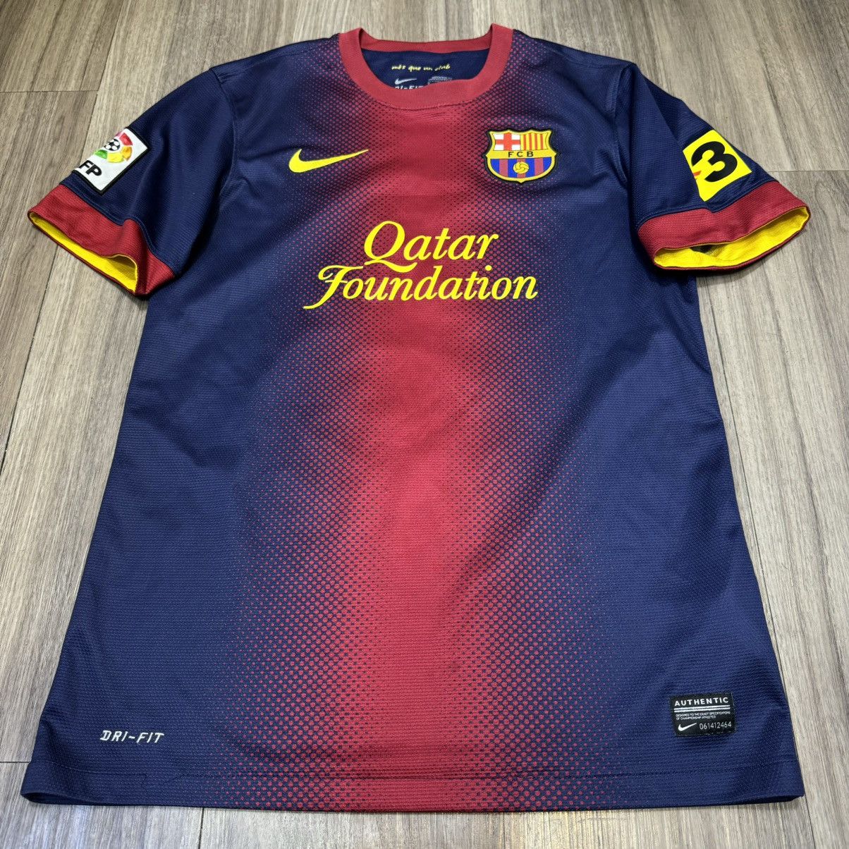 Nike Barcelona 12/13 home shirt #8 Iniesta Size US S / EU 44-46 / 1 - 1 Thumbnail
