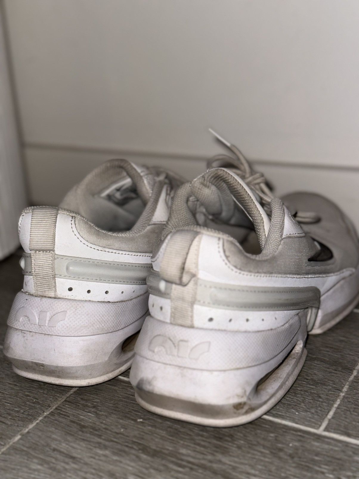 Nike Nike Air Max Siren | Discontinued Women’s Sneakers Size US 10 / IT 40 - 2 Thumbnail