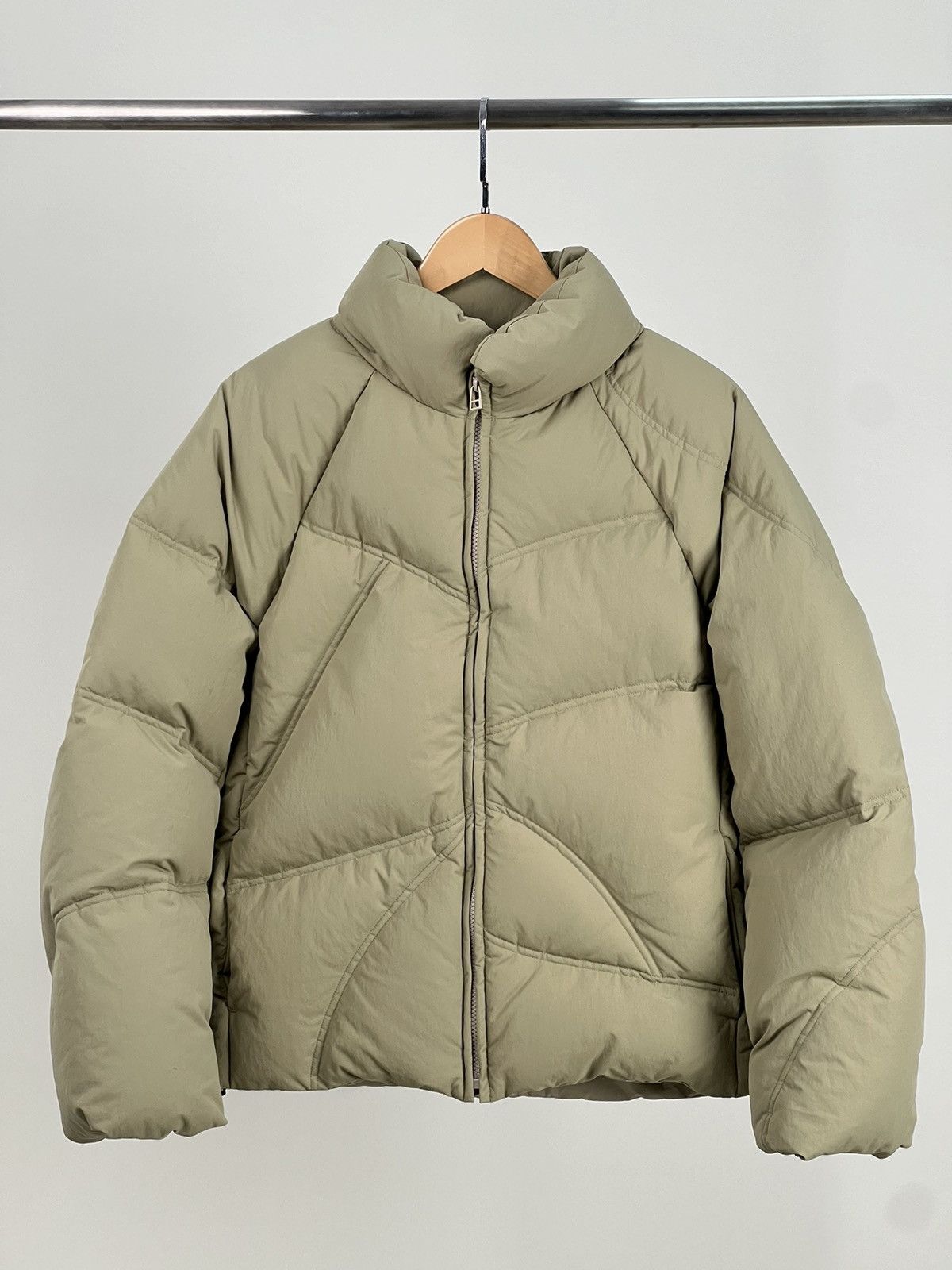 image of Jieda Random Puffer Jacket in Green, Men's (Size Small)