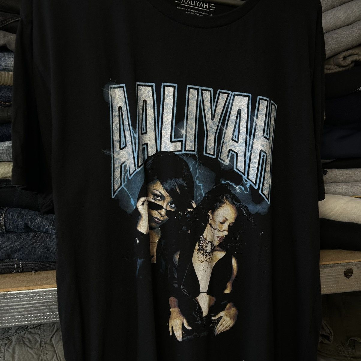 Band Tees Mens Aaliyah Big Graphic Logo Band music tee size M Size US M / EU 48-50 / 2 - 2 Thumbnail
