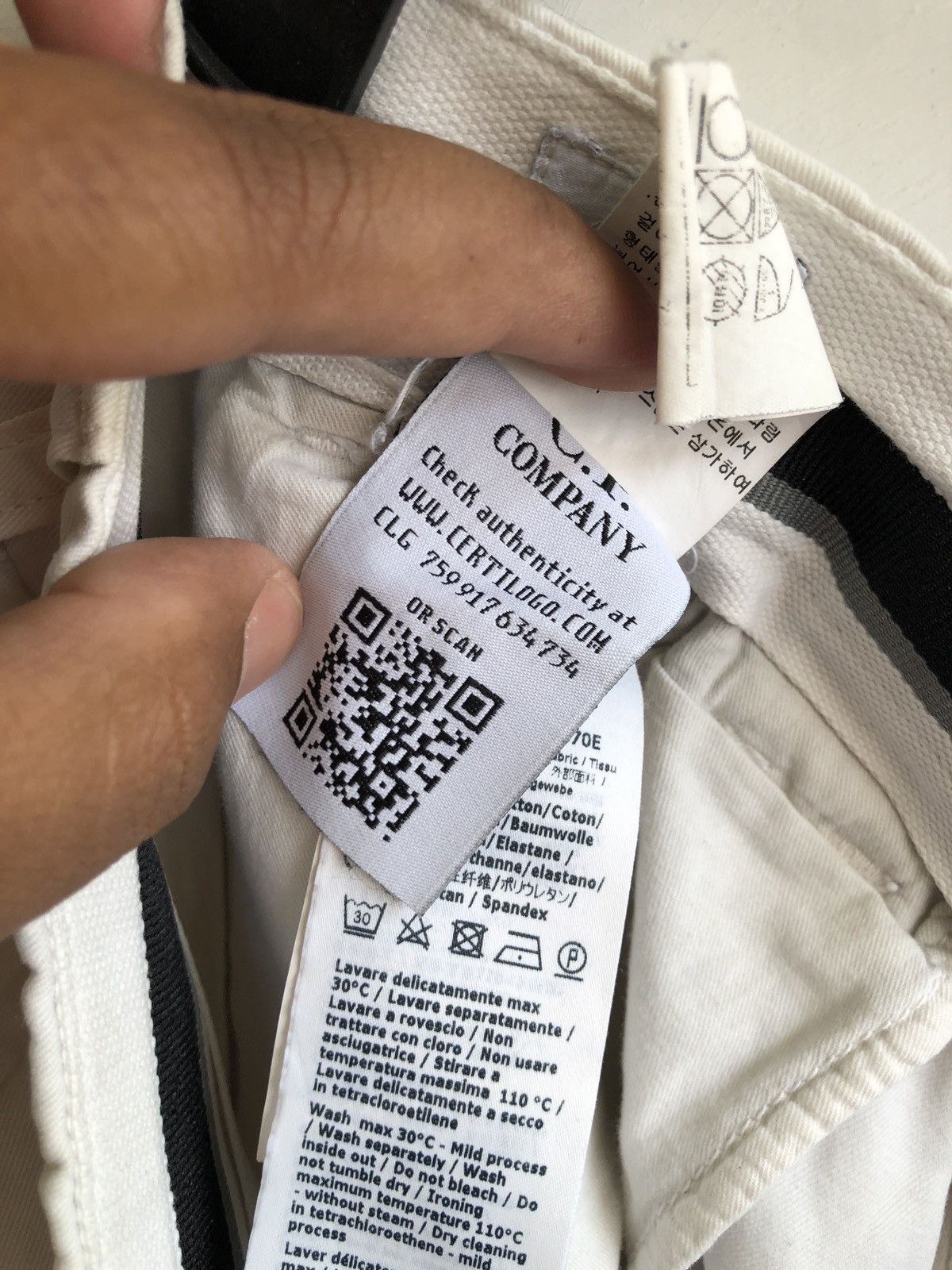 C.P. Company CP COMPANY LENS SHORT CARGO Size US 34 / EU 50 - 15 Thumbnail