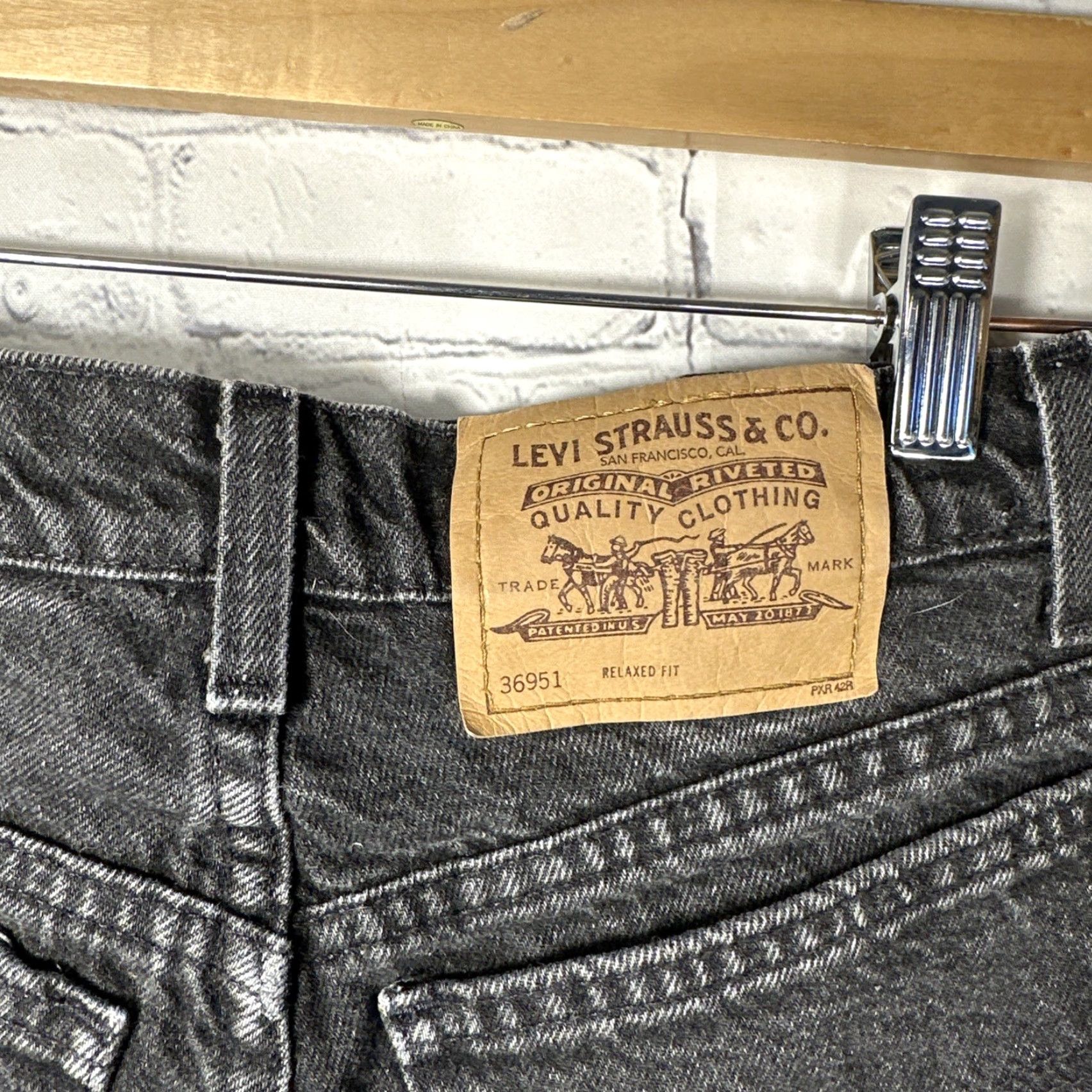 Levi's VINTAGE Levi's Orange Tab Jean Shorts Women's Size 8 Black Denim Bottoms Size 30" / US 8 / IT 44 - 2 Thumbnail
