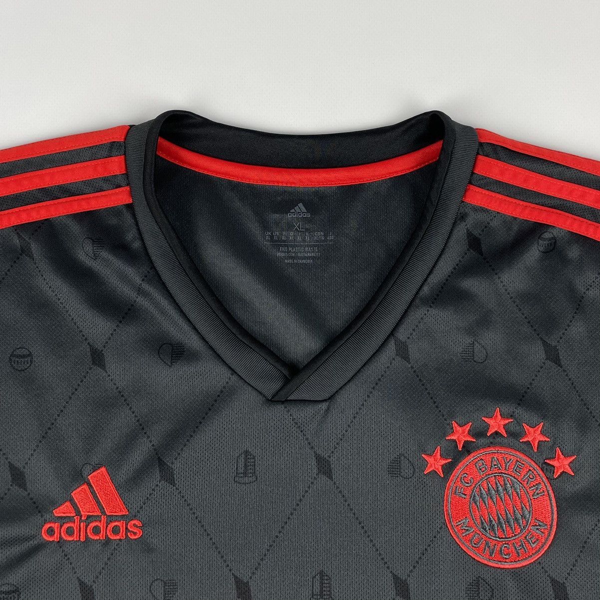 Adidas Adidas FC Bayern Munchen 2022/23 Soccer Jersey Football Tee Size US XL / EU 56 / 4 - 4 Thumbnail