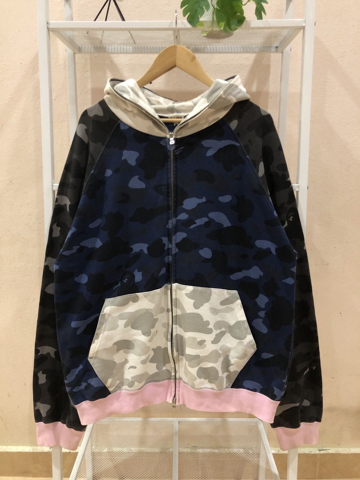 Bape F/W A Bathing Ape 2005 Crazy Camo Full Zip Hoodie Size US L / EU 52-54 / 3 - 1 Thumbnail