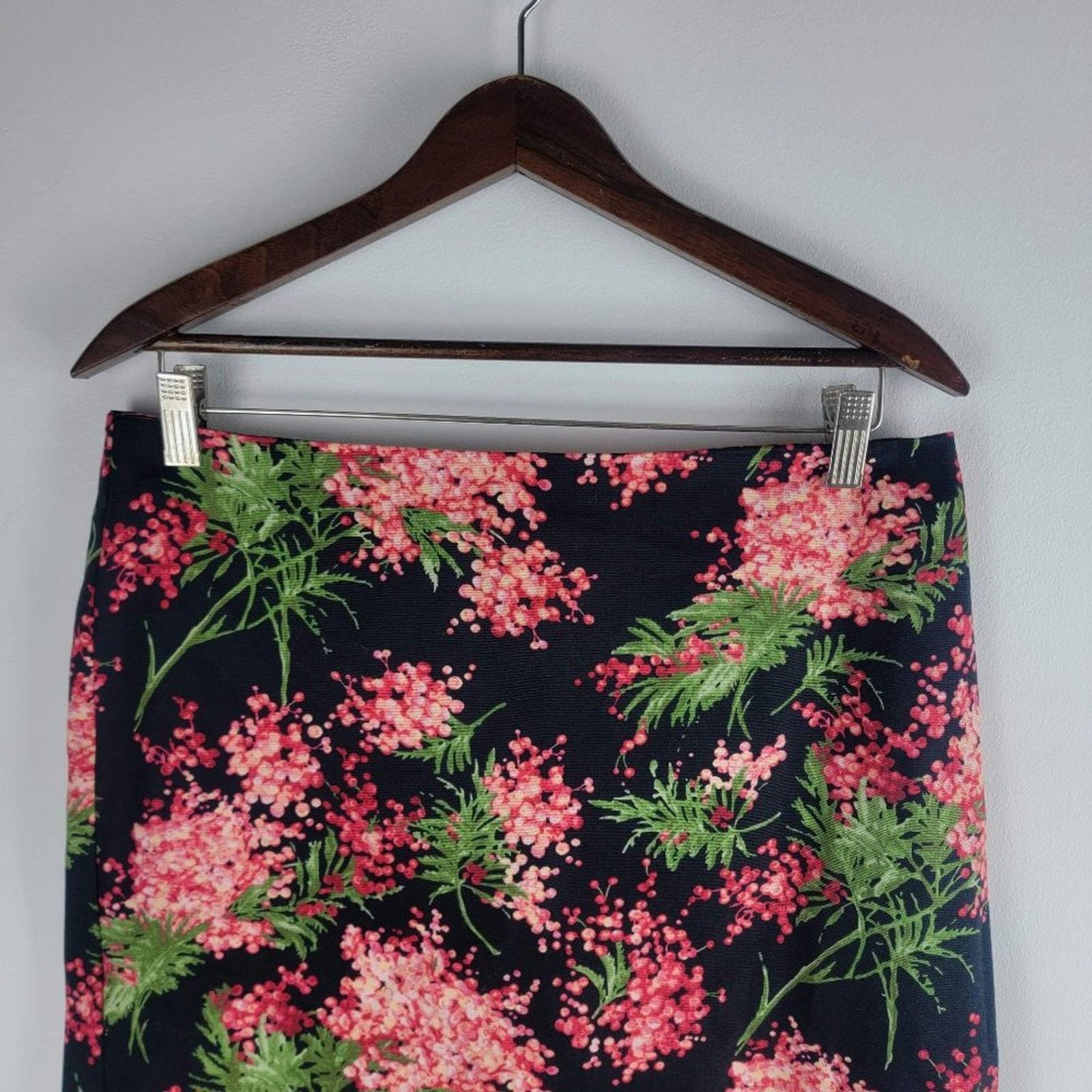 Talbots Talbots Black Floral Pencil Skirt Back Zip Petite Black Size 34" / US 12 / IT 48 - 3 Thumbnail