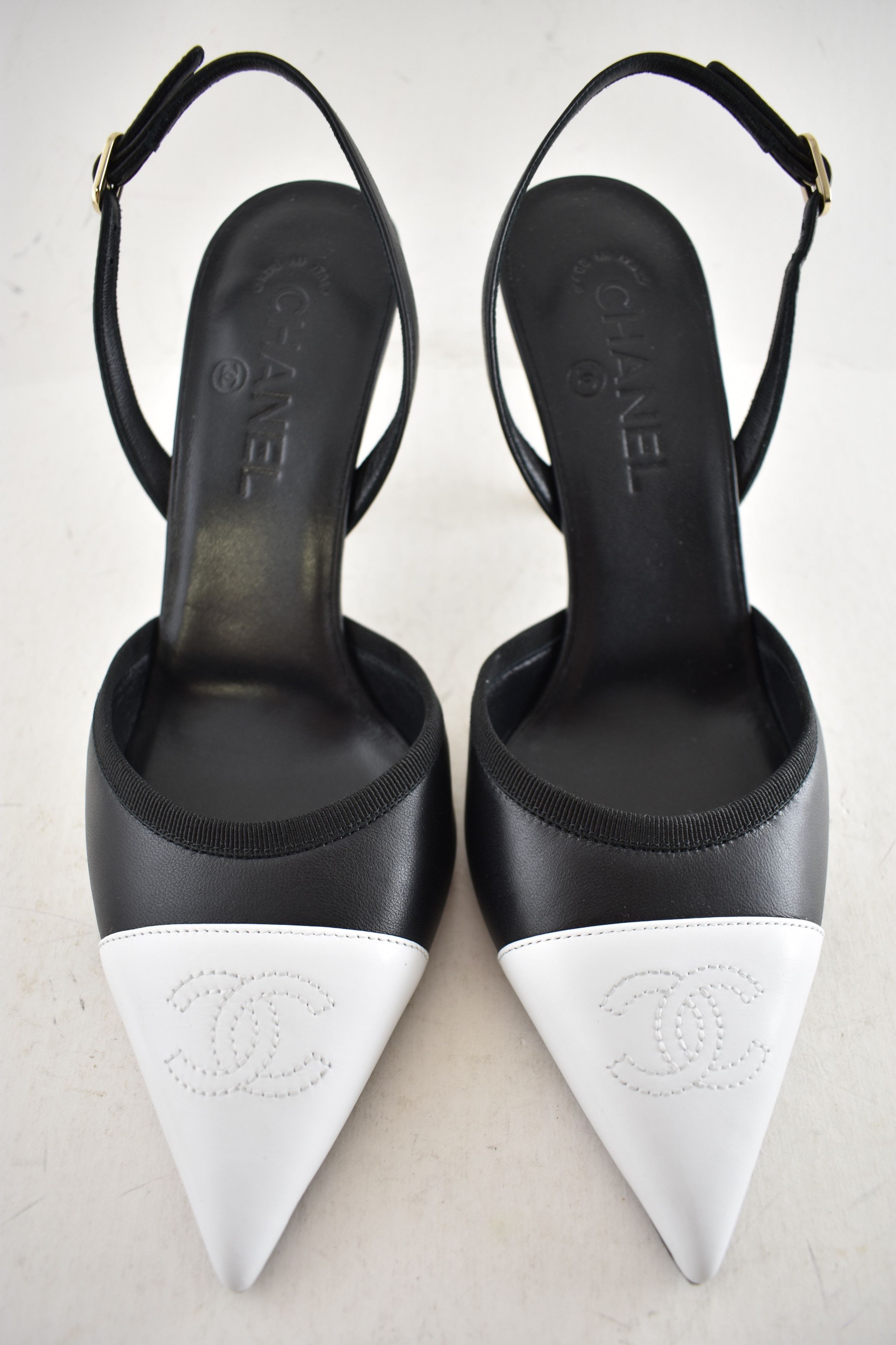 Chanel 26P White CC Logo Pointed Toe Slingback Mule Heel Pump 39.5 Size US 9.5 / IT 39.5 - 8 Thumbnail
