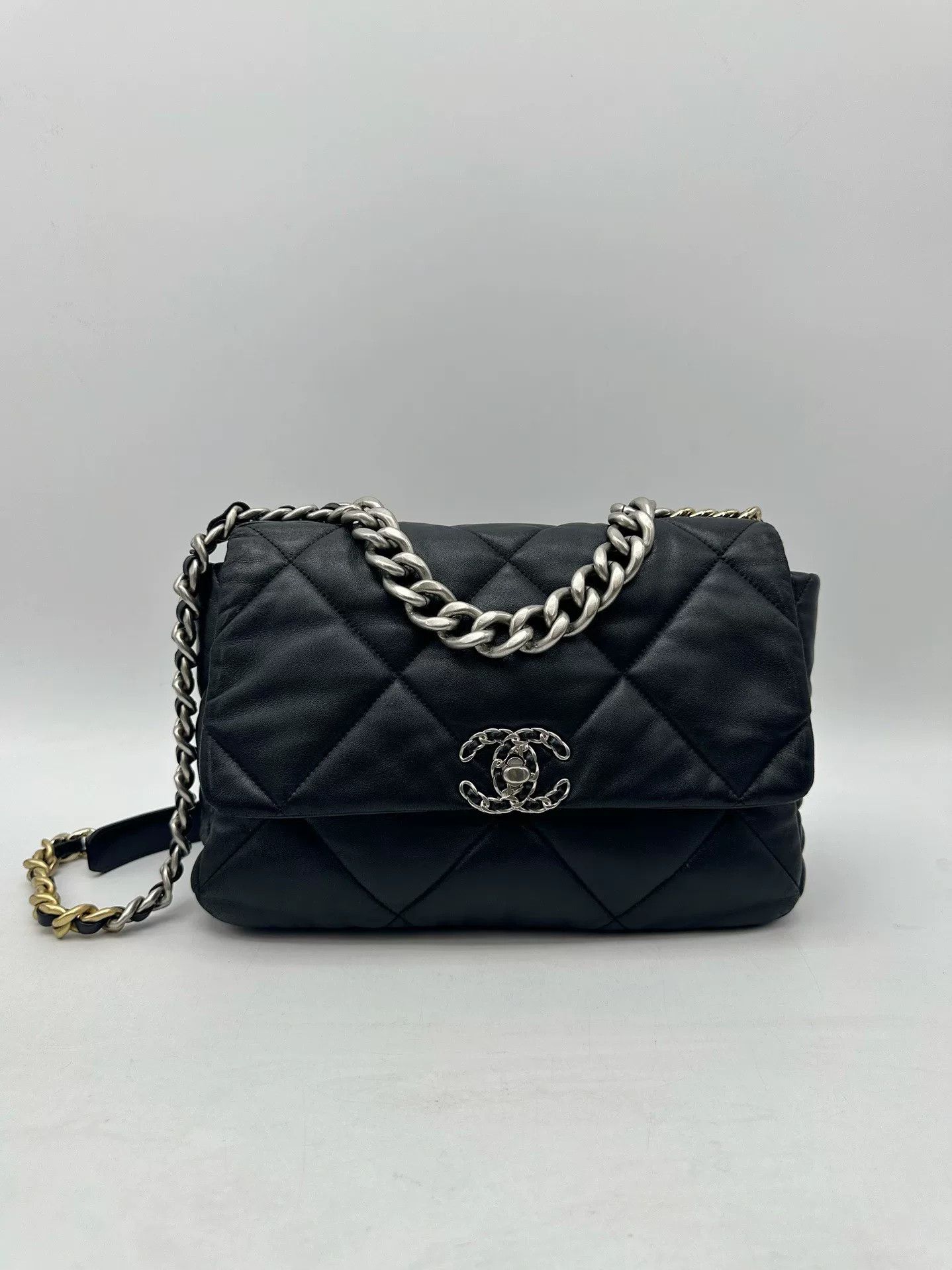 Chanel Pre-loved Bag Very good condition Size ONE SIZE - 1 Thumbnail