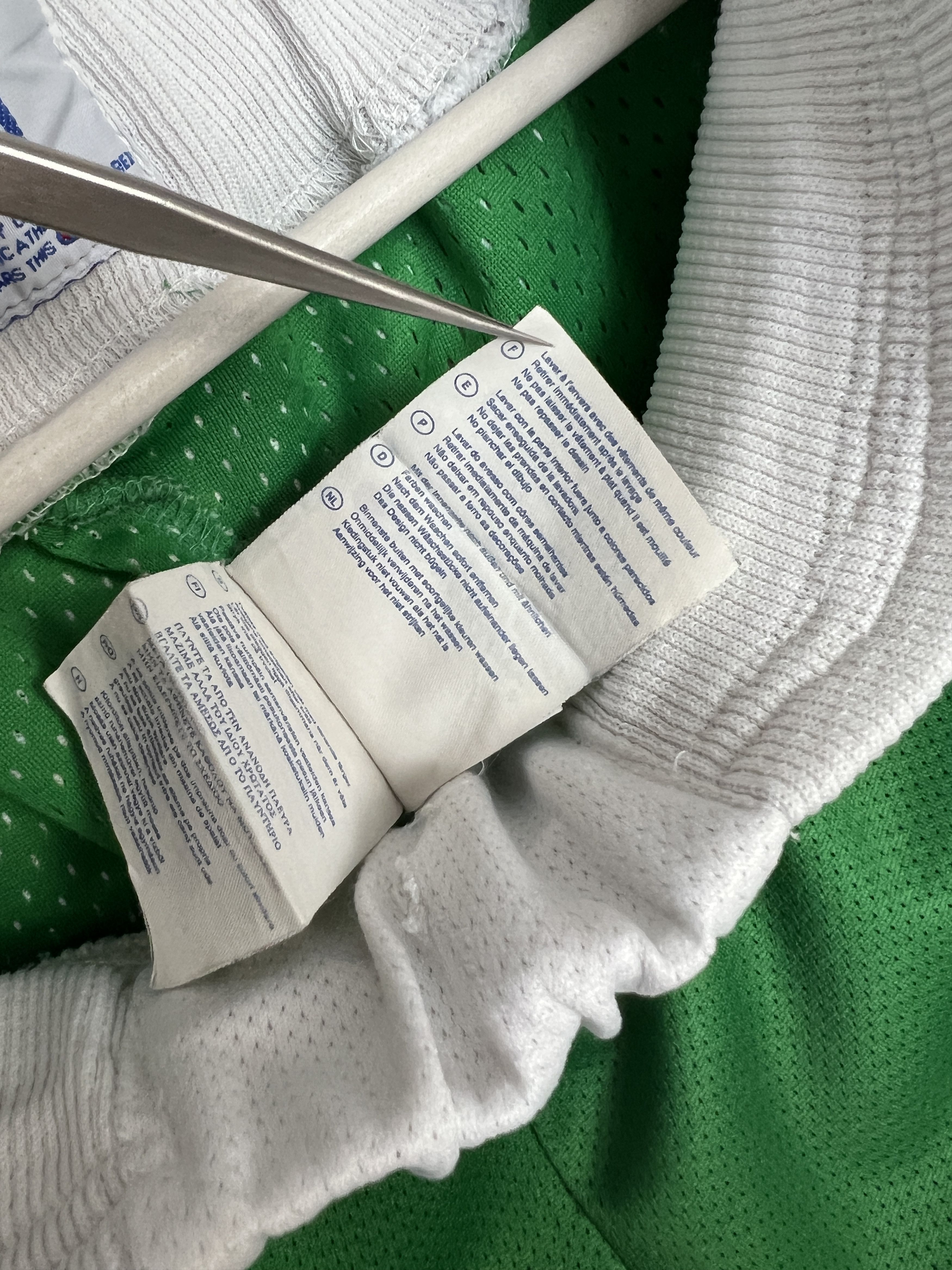 Champion Vintage 90's Champion Boston Celtics NBA Green Shorts M Size US 32 / EU 48 - 11 Thumbnail