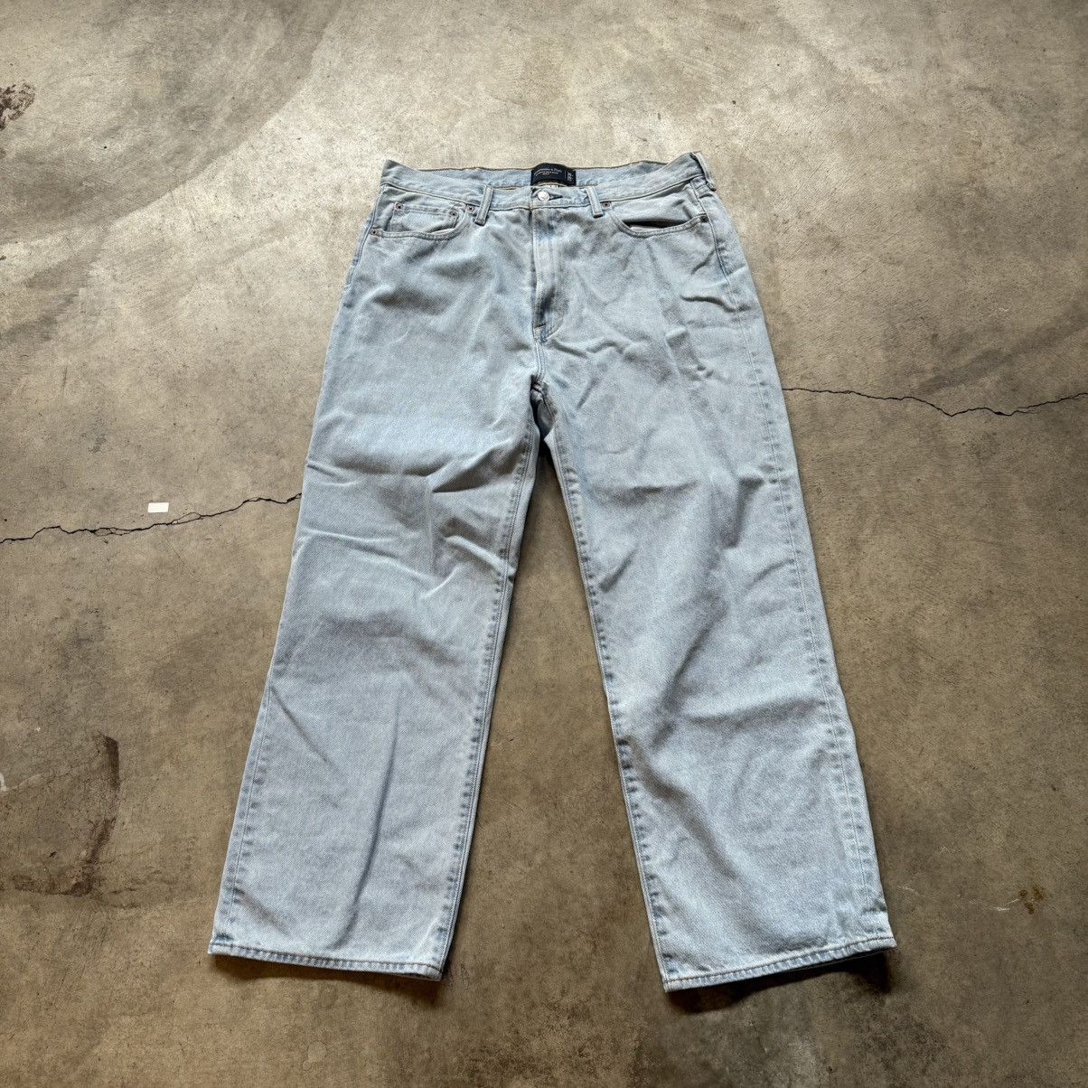 Abercrombie & Fitch Abercrombie Light Wash Blue Jeans Size US 36 / EU 52 - 1 Thumbnail