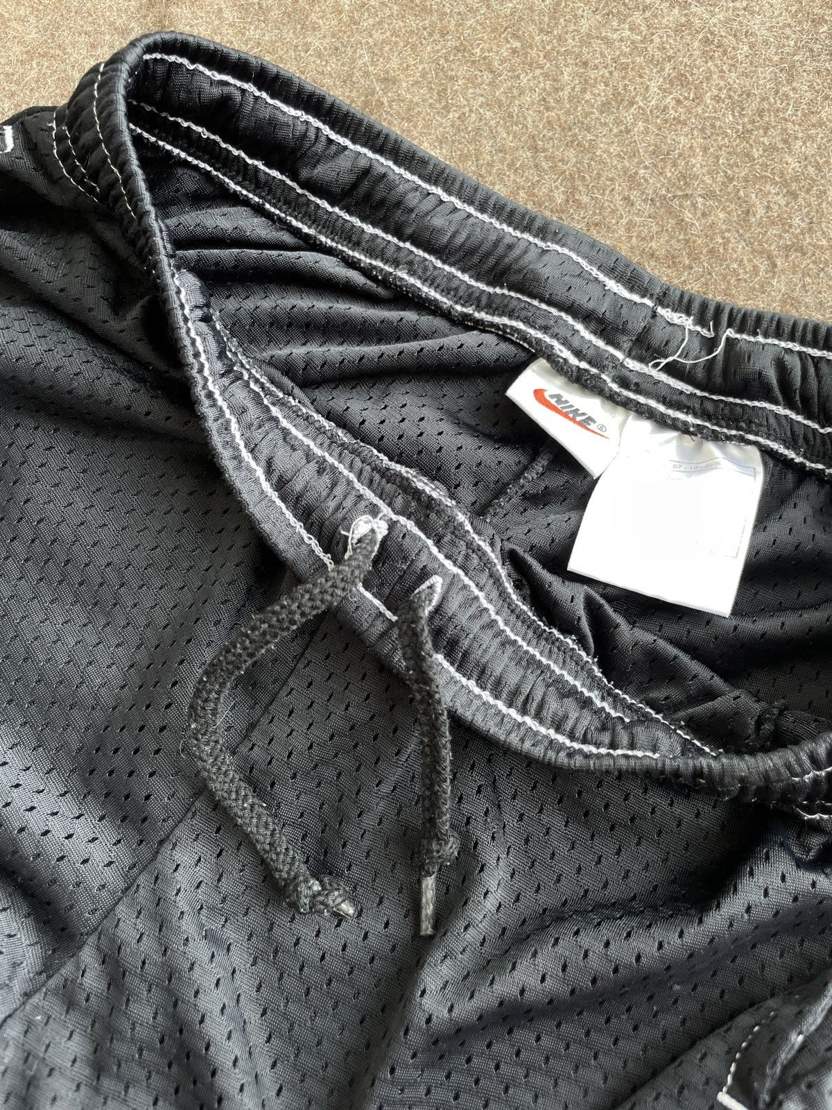 Nike Vintage Nike Basketball Shorts Size US 32 / EU 48 - 6 Thumbnail