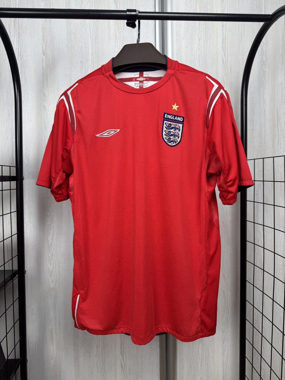 Umbro Umbro England 2004 2006 away soccer jersey football shirt Size US L / EU 52-54 / 3 - 1 Thumbnail